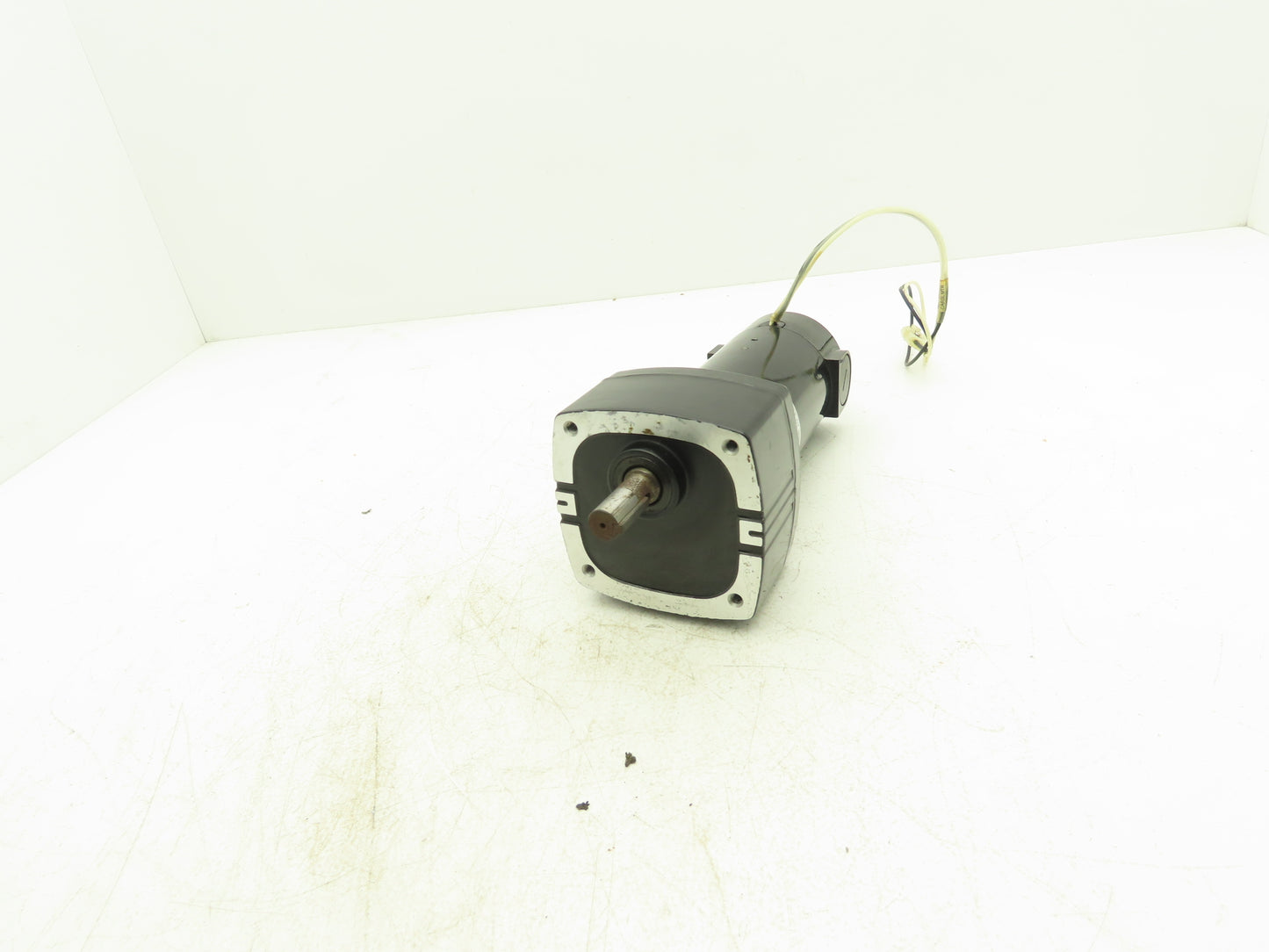 Bodine 32A5BEPM-E3 DC Gearmotor 1/9Hp 90VDC 25:1 Ratio 66 RPM Inline Parallel