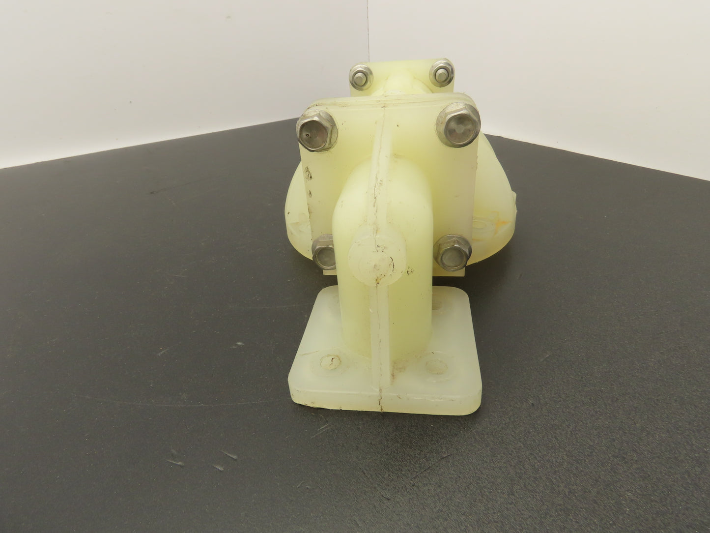 Sandpiper 196-162-552 Outer Chamber Diaphragm Pump 5-5/8" OD 8 Hole 5-7/8" O/C