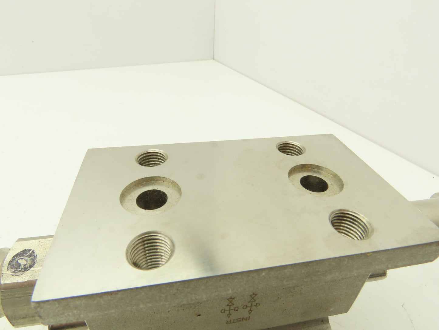 PGI M3-685SLT-W9 2 Valve Block Manifold Straight Style 1500PSI Max @200° 316SS