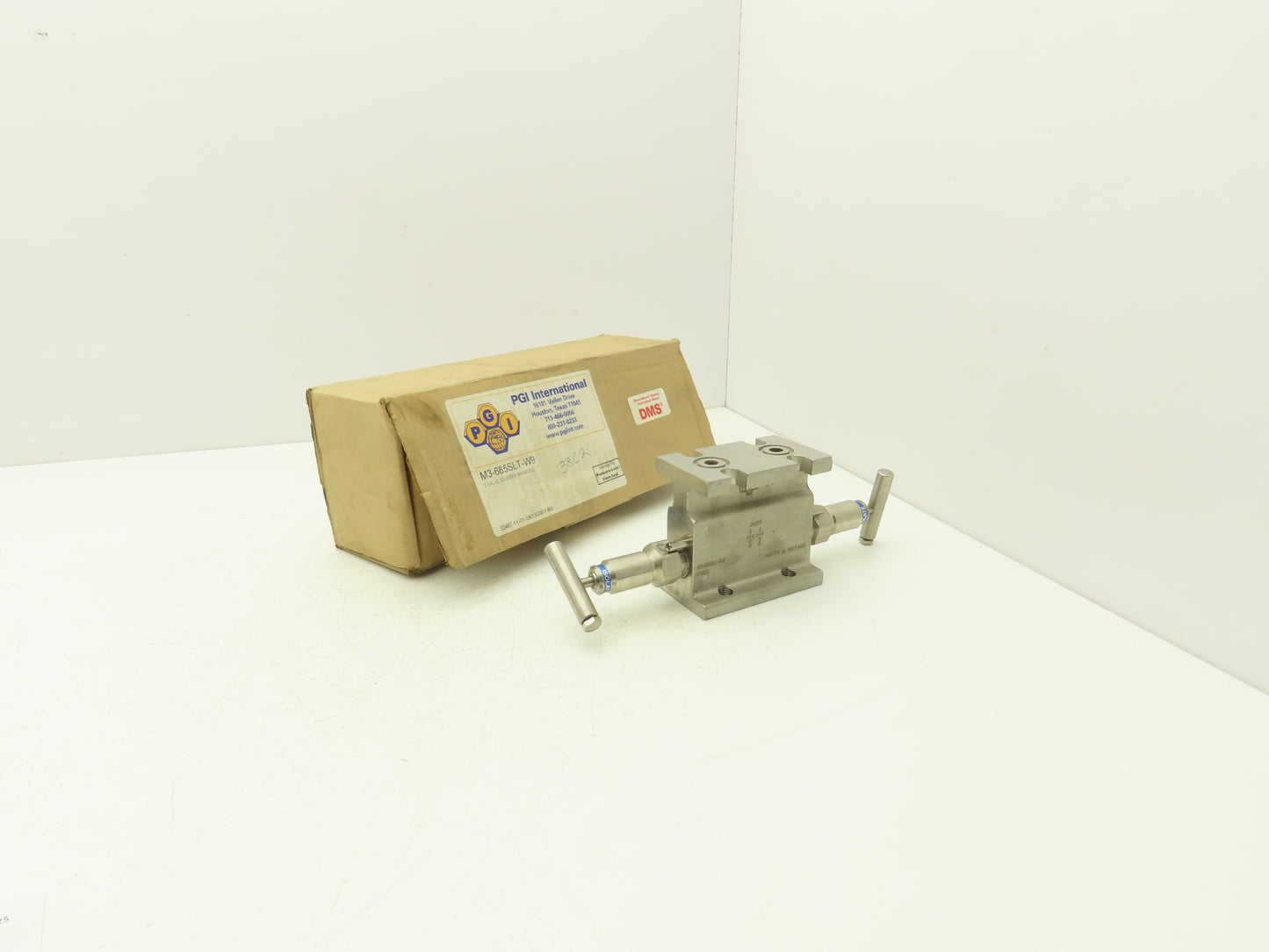 PGI M3-685SLT-W9 2 Valve Block Manifold Straight Style 1500PSI Max @200° 316SS