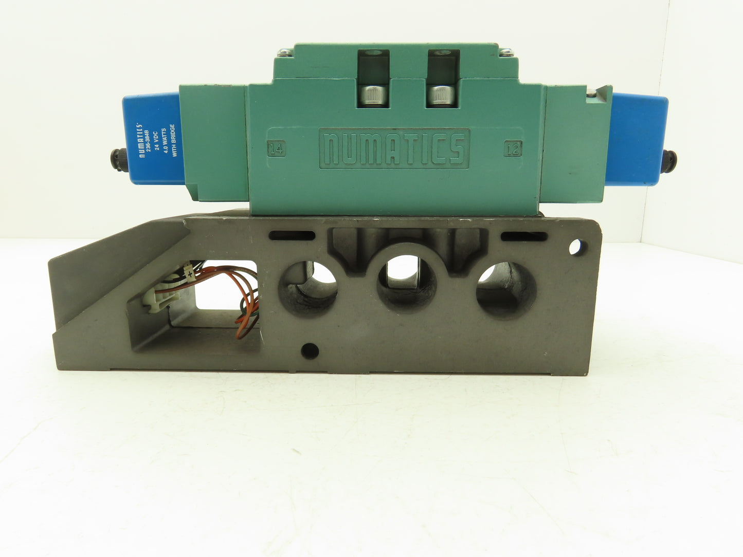 Numatics 135BB515MP00061 Solenoid Pilot Valve W/Manifold 150PSIG 24VDC