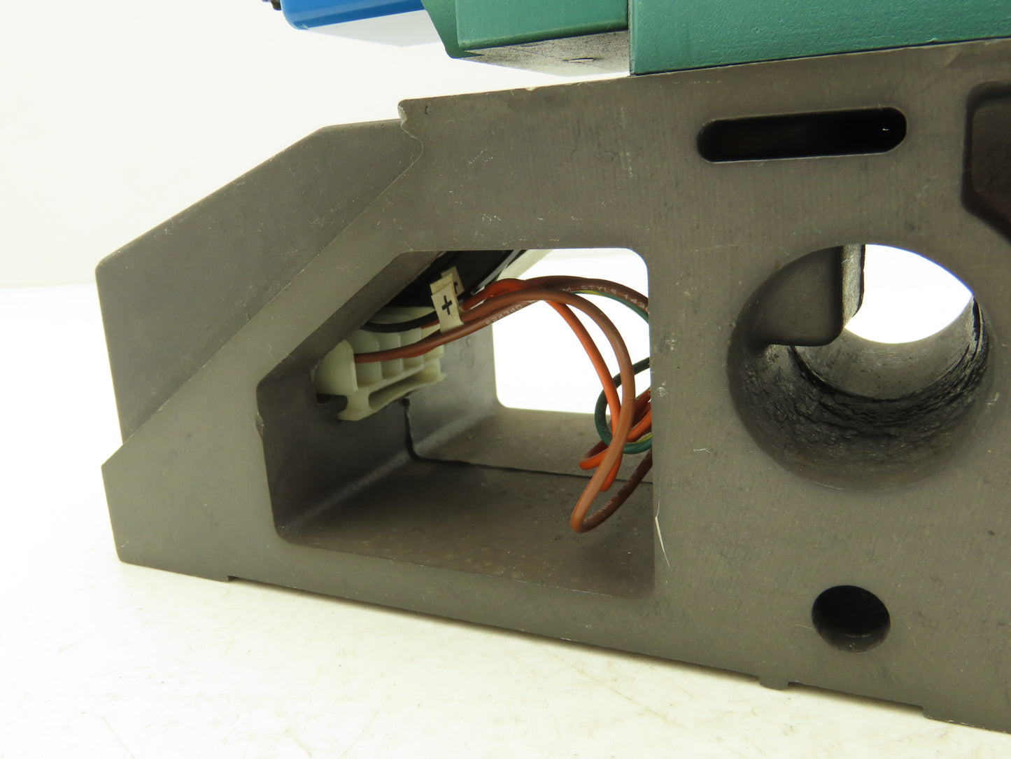 Numatics 135BB515MP00061 Solenoid Pilot Valve W/Manifold 150PSIG 24VDC