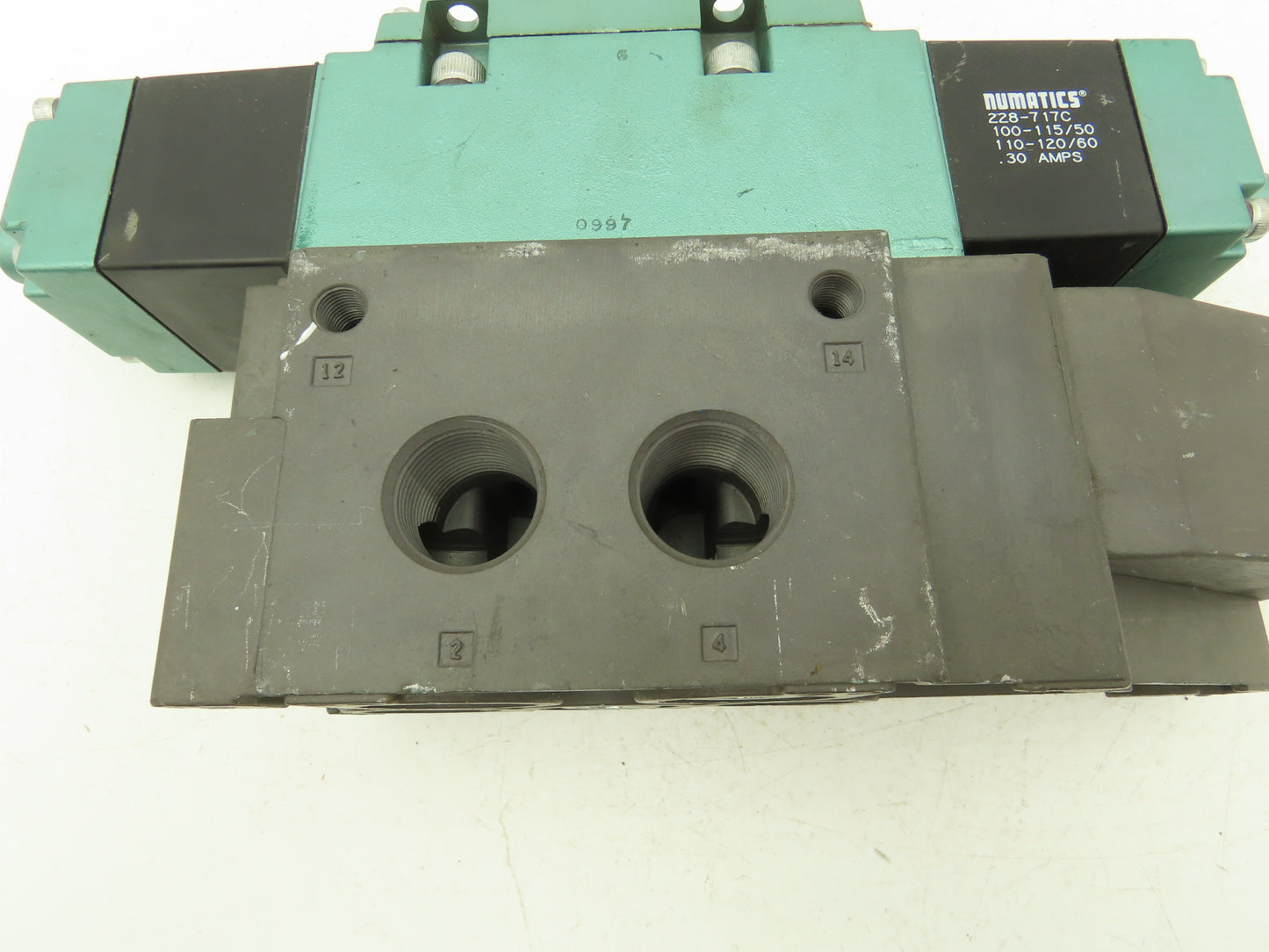Numatics 135SS63BK Solenoid Pilot Valve W/Manifold 150PSIG 120VAC 50/60Hz