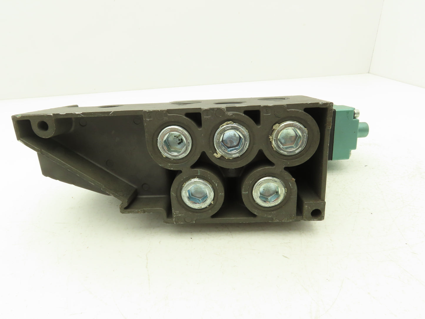 Numatics 135SS63BK Solenoid Pilot Valve W/Manifold 150PSIG 120VAC 50/60Hz