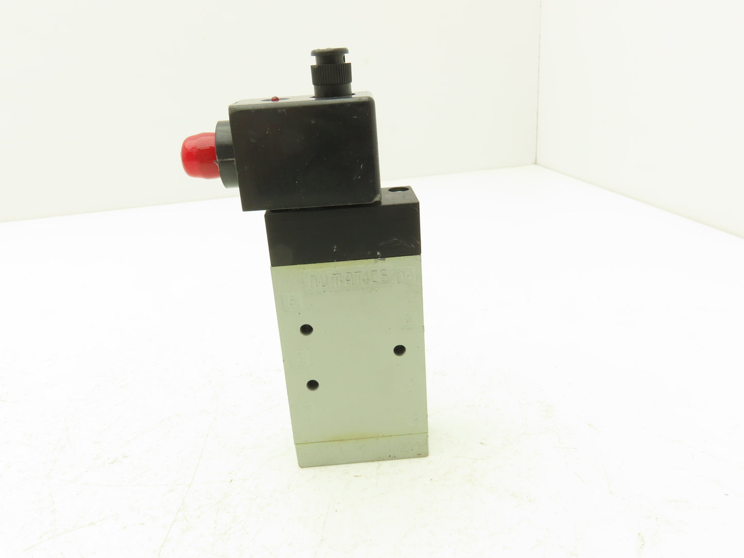 Numatics 92178-2AC Solenoid Valve 120VAC .05A 14.5-120PSIG 5-3/8"NPT 1-1/4"NPT