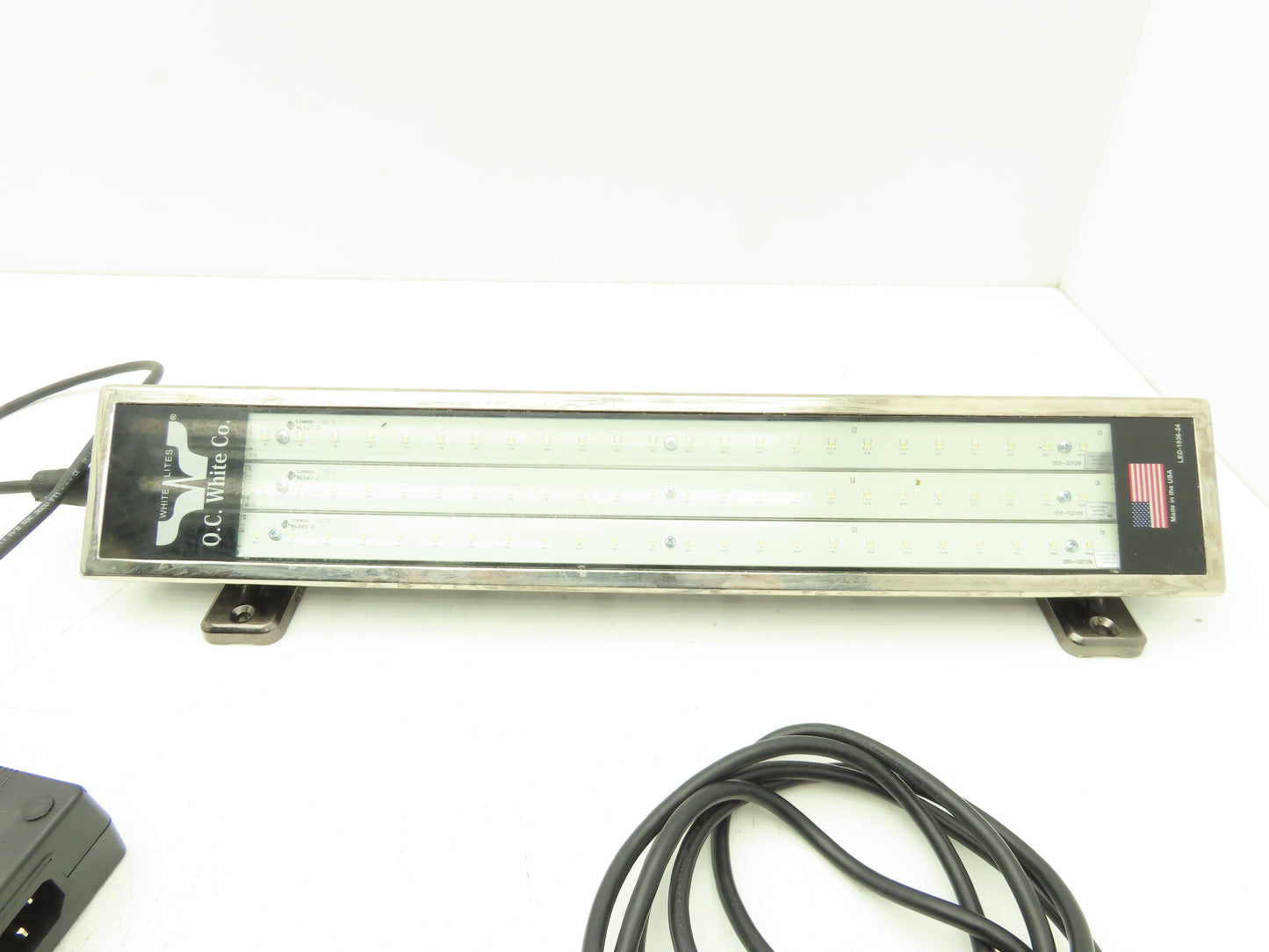 OC White LED-1936-24 Machine Bar Light 100-240VAC 1Ph 1.8A Sealed Magnet Mount