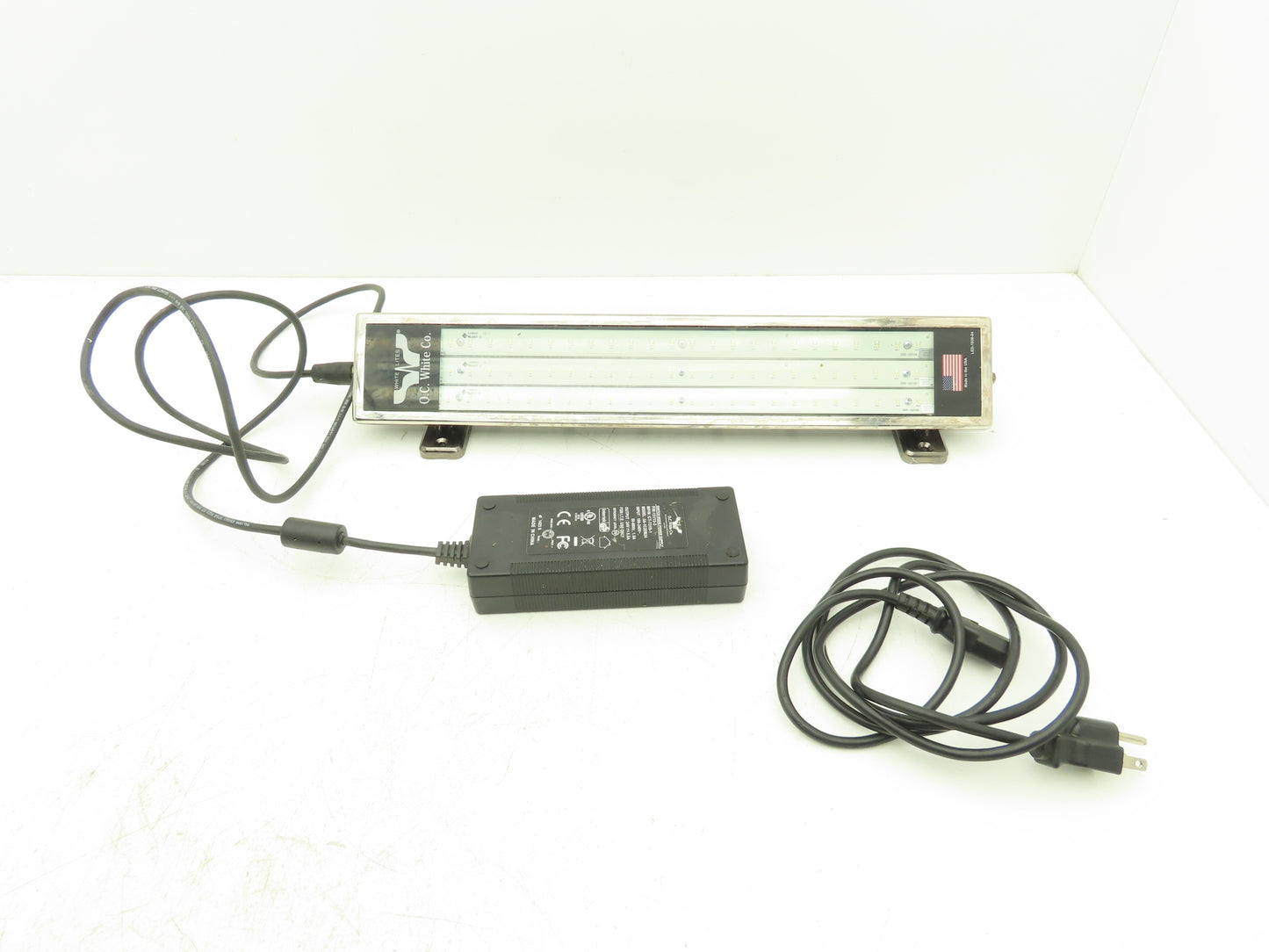 OC White LED-1936-24 Machine Bar Light 100-240VAC 1Ph 1.8A Sealed Magnet Mount