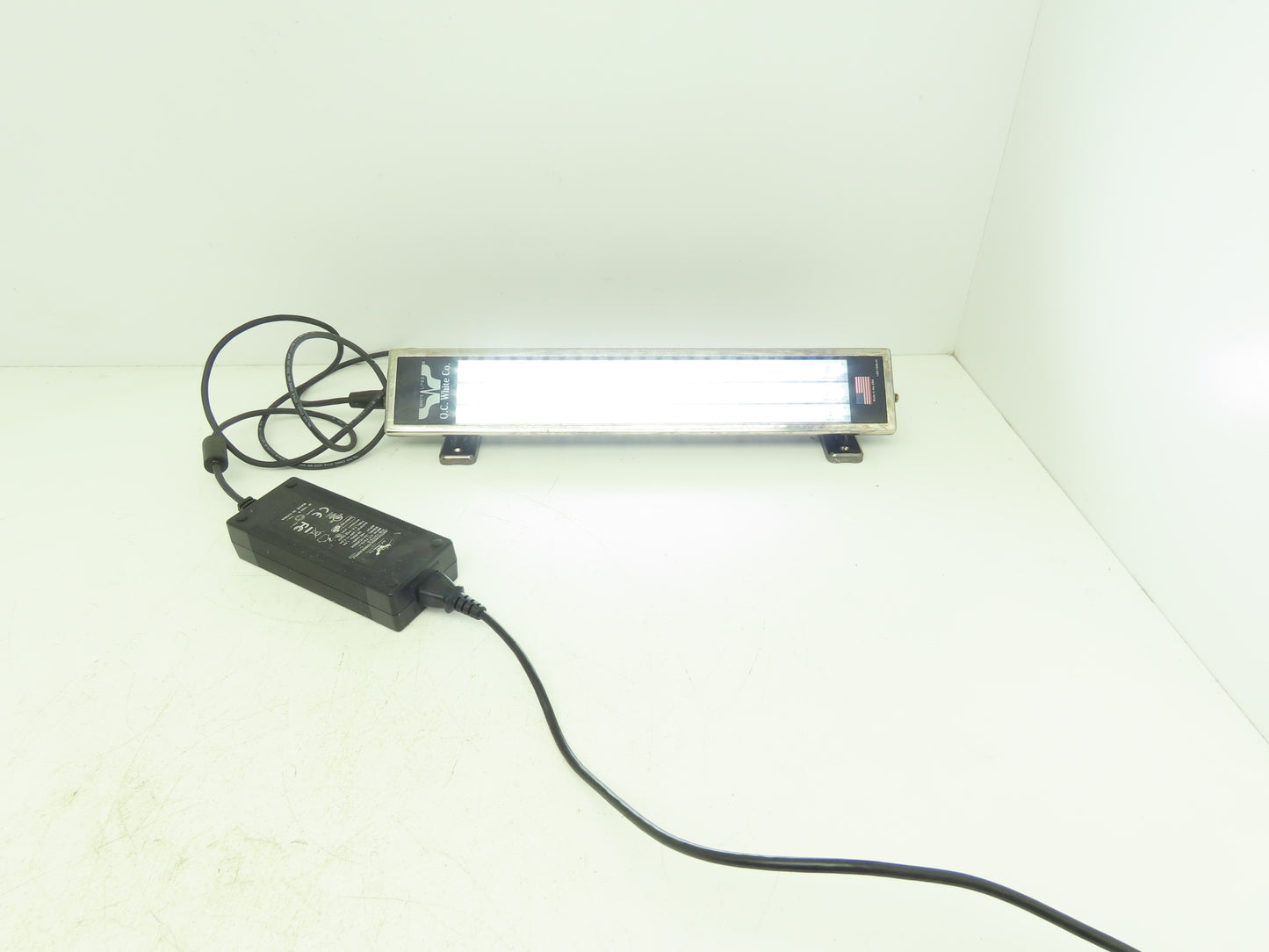 OC White LED-1936-24 Machine Bar Light 100-240VAC 1Ph 1.8A Sealed Magnet Mount