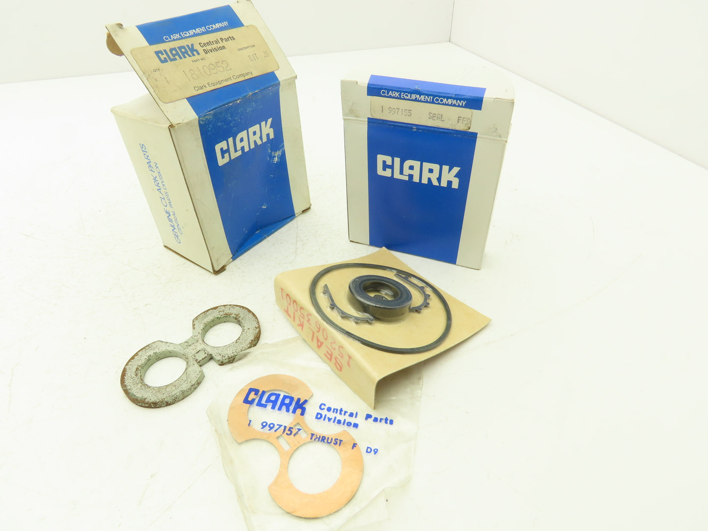 Clark 997155 1810952 Forklift Hydraulic Seal Kit Repair J9 1520635001