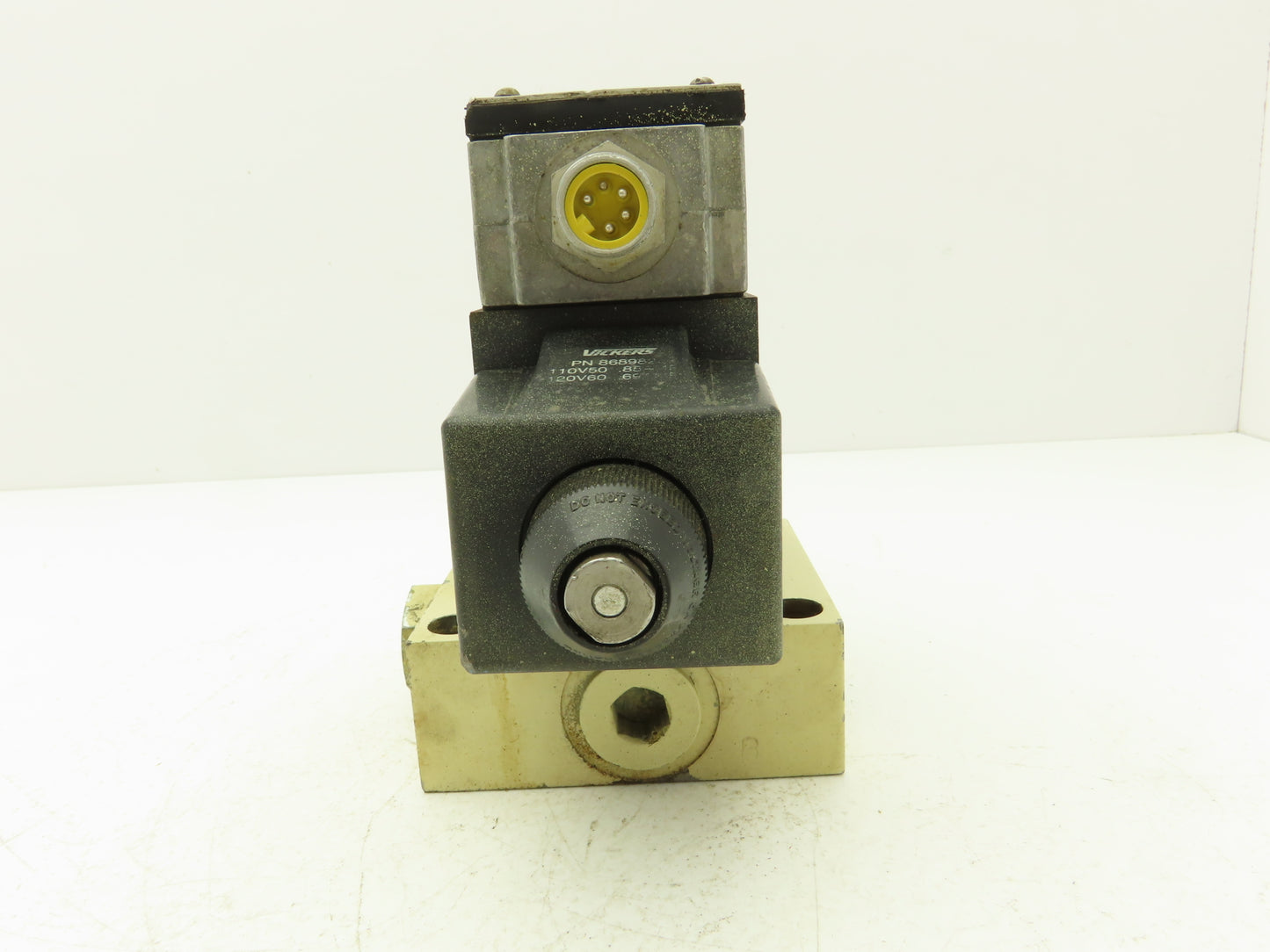 Vickers PA5DG4S4LW 010B B6OLH Hydraulic Directional Control Solenoid Valve 120V
