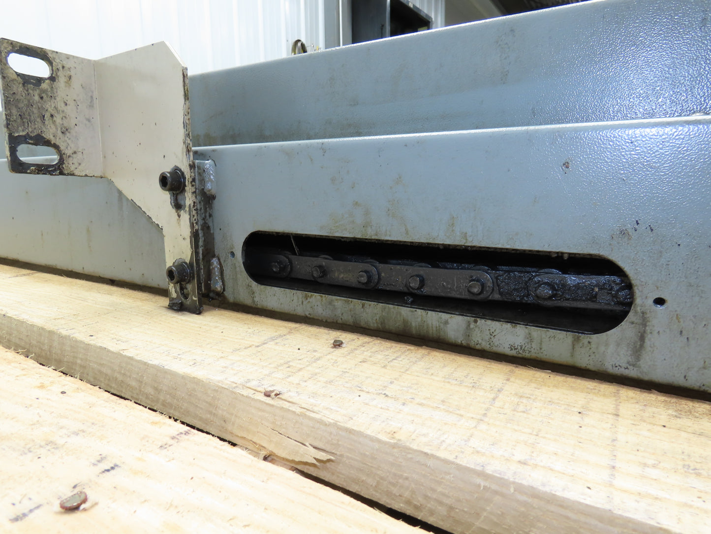 Hennig 8' 6" Chip Conveyor 16"W x 64" Infeed 19"H Discharge 230/460V 3PH