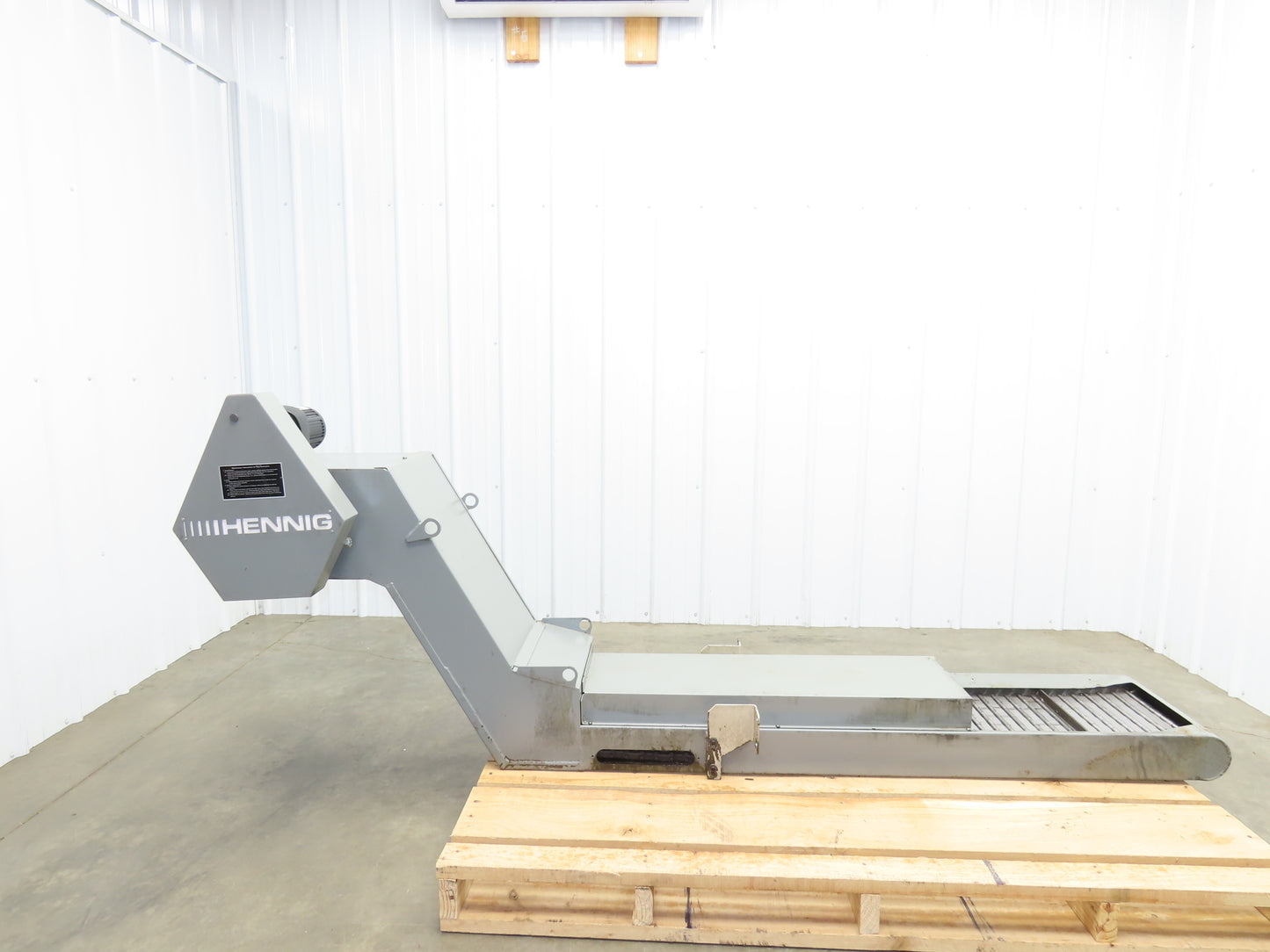 Hennig 8' 6" Chip Conveyor 16"W x 64" Infeed 19"H Discharge 230/460V 3PH