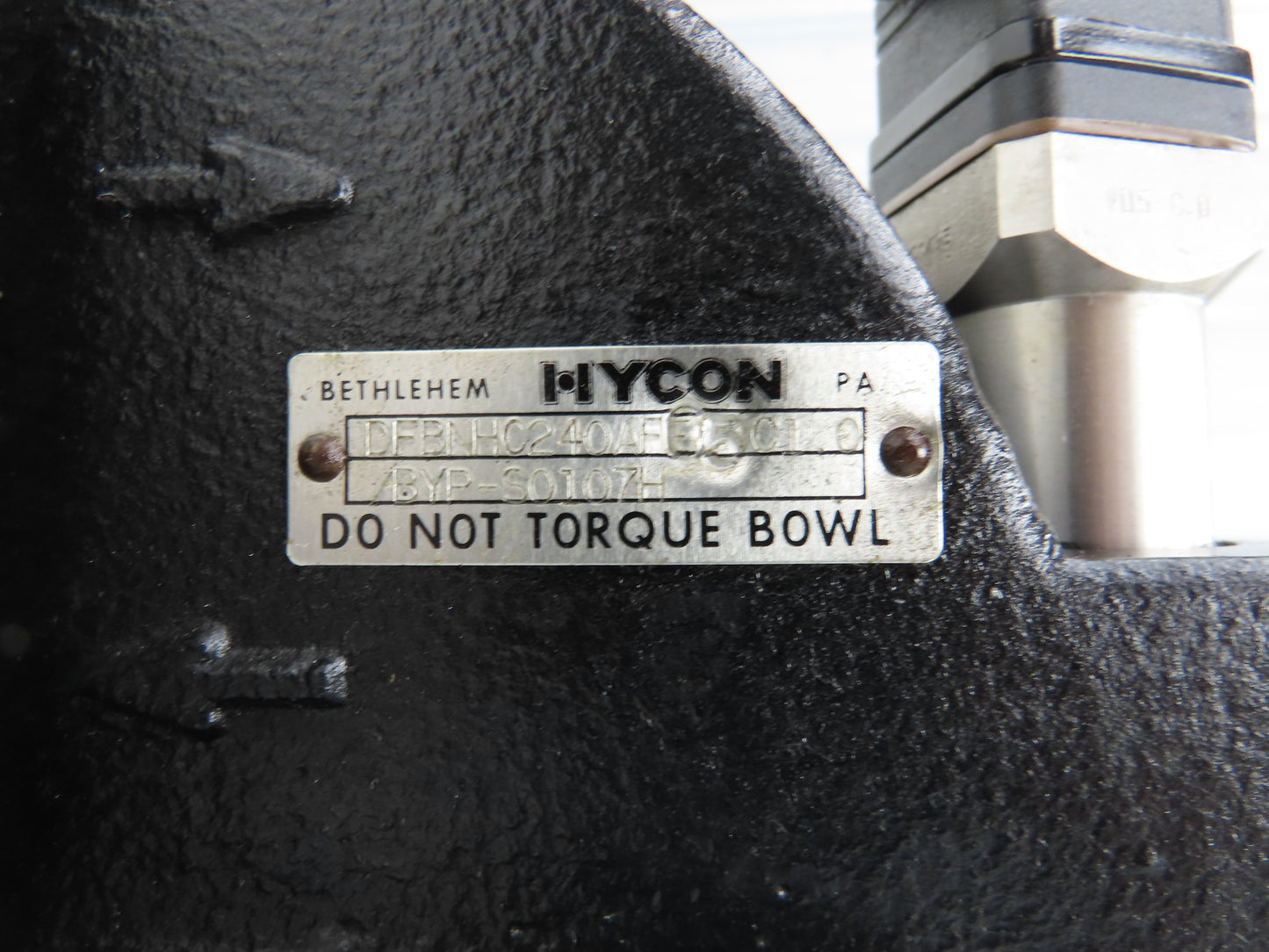 Hycon DFBNHC240AFE10C1.0/BYP-S0107H Hydraulic Filter 4-Bolt w/Indicator VD5-C.0