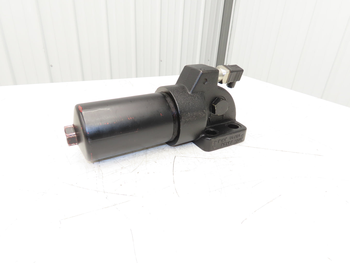 Hycon DFBNHC240AFE10C1.0/BYP-S0107H Hydraulic Filter 4-Bolt w/Indicator VD5-C.0