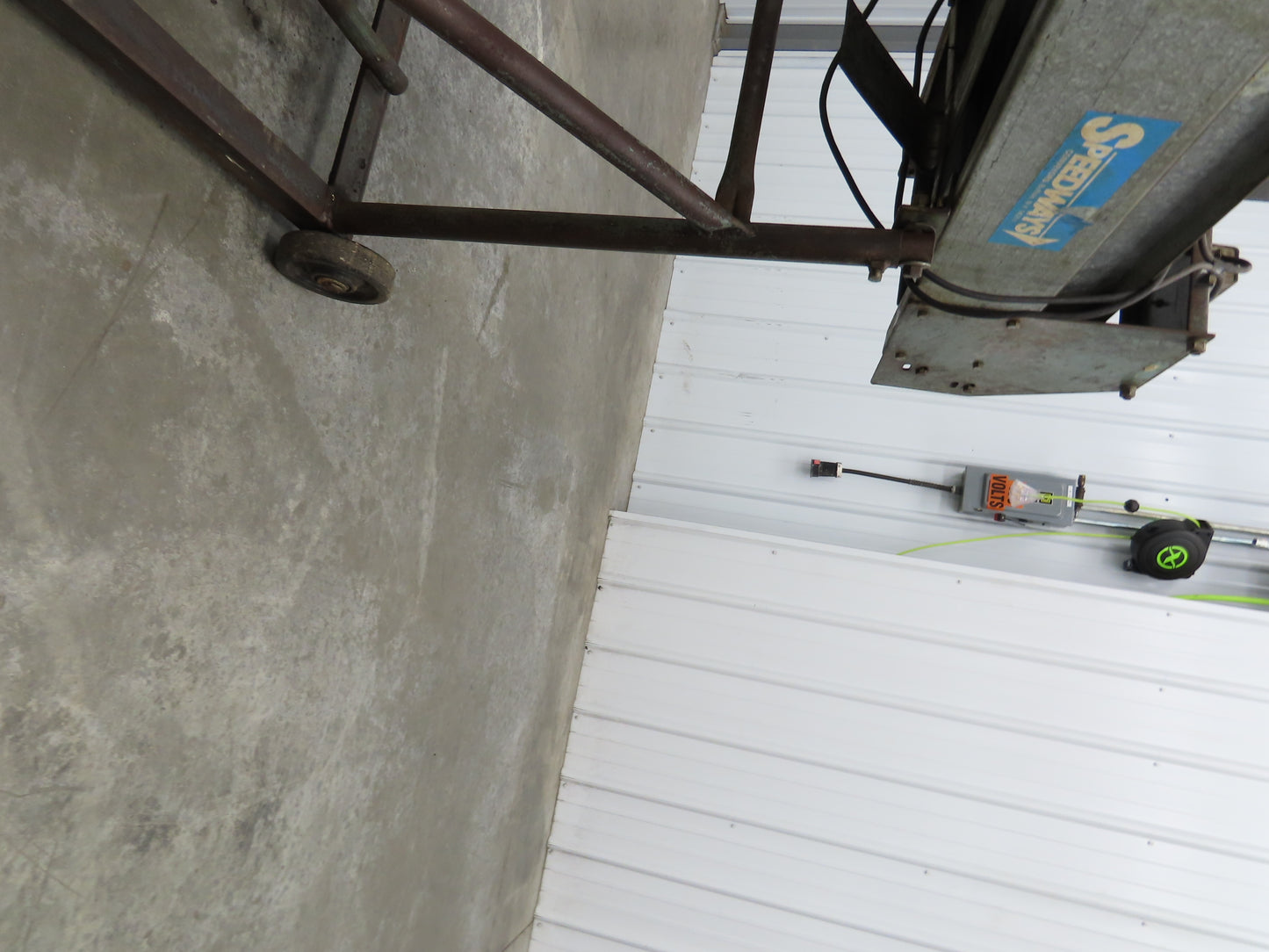 Speedways 84"L Adj Incline Portable Parts Conveyor 12" Cleated Belt 115/230V 1PH