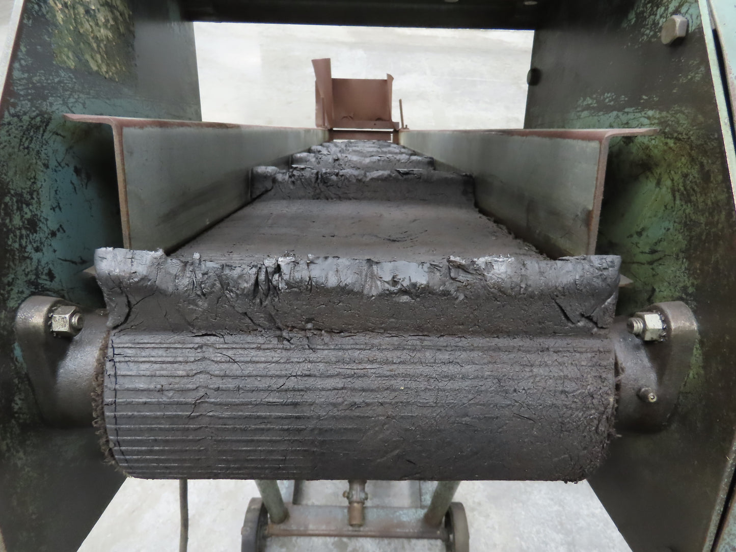 84"L Adj Incline Portable Parts Conveyor 10" Cleated Belt 115/230V 1PH 70FPM