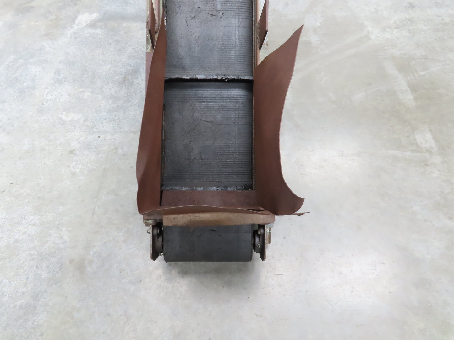 84"L Adj Incline Portable Parts Conveyor 10" Cleated Belt 115/230V 1PH 70FPM