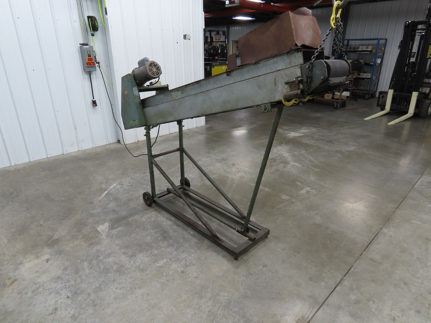 84"L Adj Incline Portable Parts Conveyor 10" Cleated Belt 115/230V 1PH 70FPM