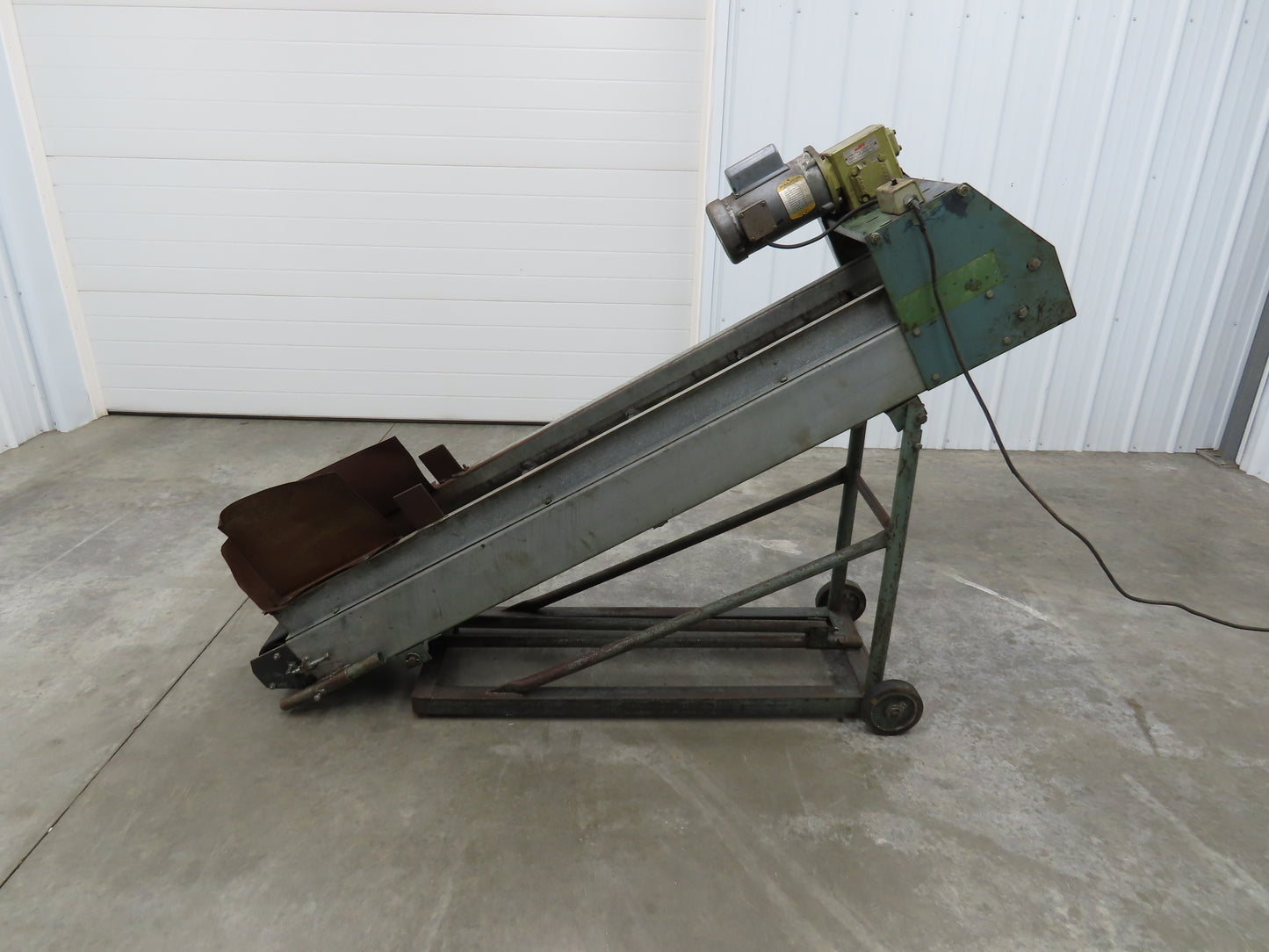 84"L Adj Incline Portable Parts Conveyor 10" Cleated Belt 115/230V 1PH 70FPM