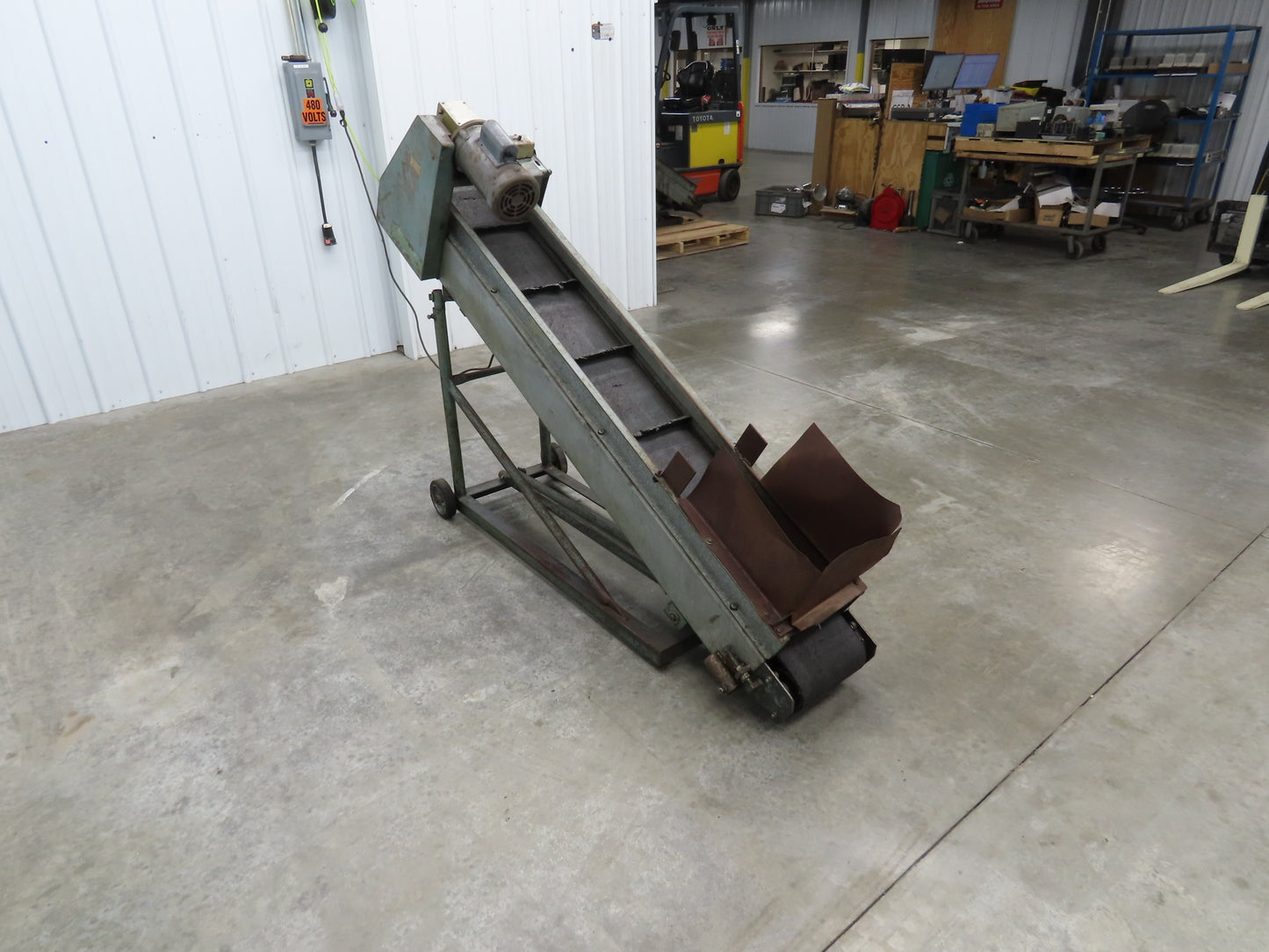 84"L Adj Incline Portable Parts Conveyor 10" Cleated Belt 115/230V 1PH 70FPM