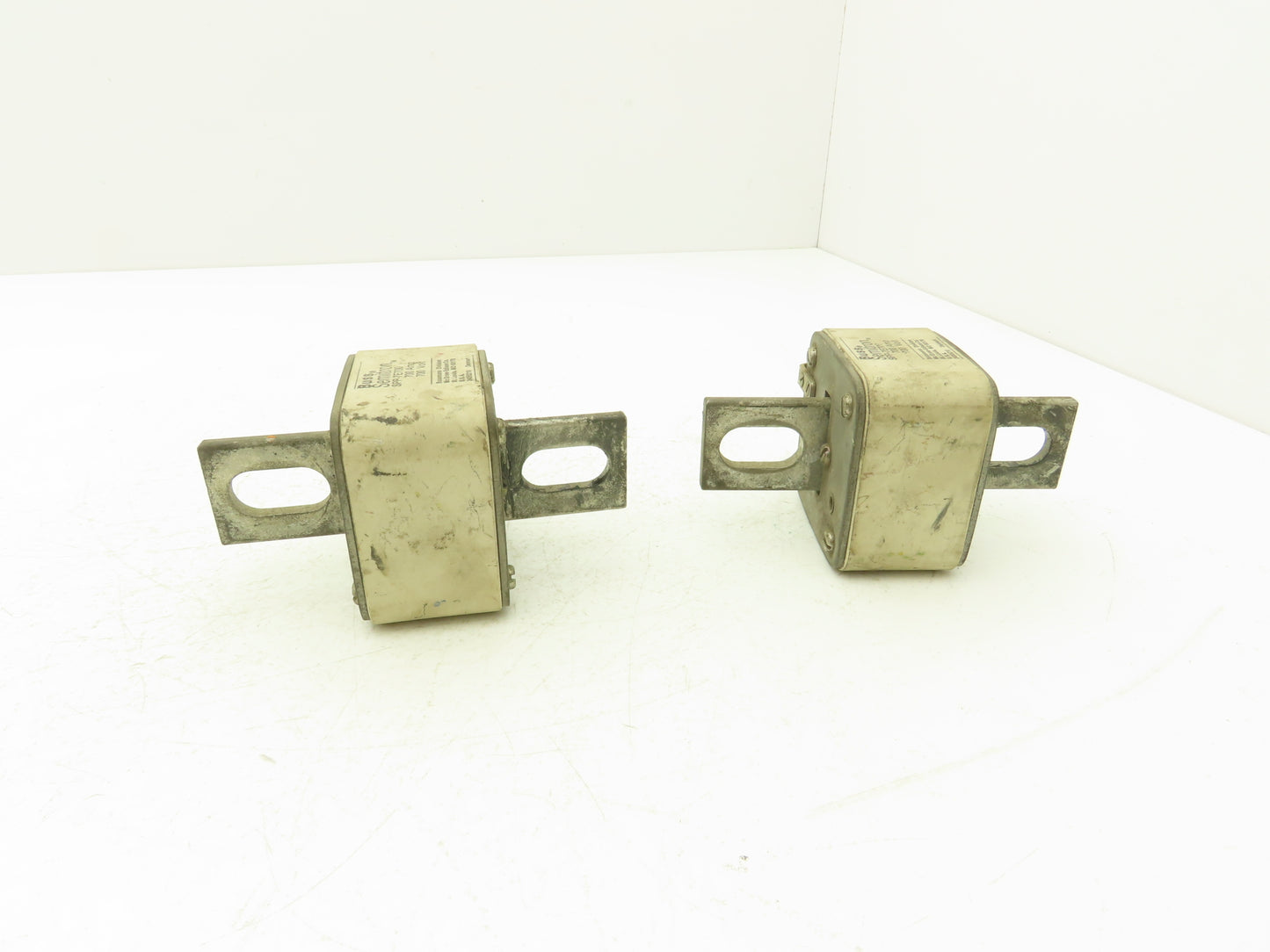 Bussmann Cooper SPP-7E700 Buss Semitron Fuse 700 Amp 700 Volt Lot of 2