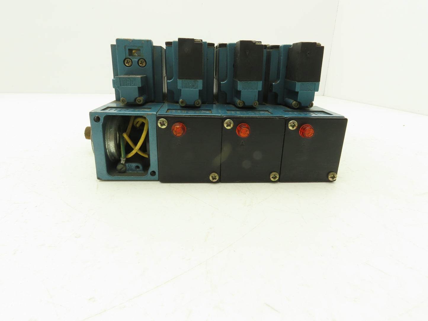 MAC 82A-AA-CKB-TM-DFFP-1DA 4 Station Solenoid Valve Assy Missing 1 Solenoid 24V