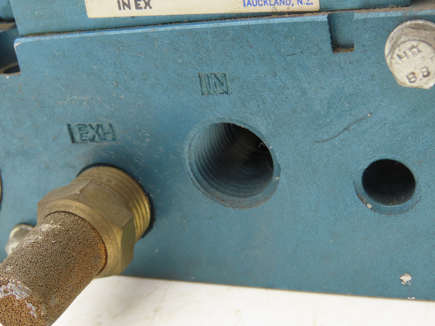 MAC 82A-AA-CKB-TM-DFFP-1DA 4 Station Solenoid Valve Assy Missing 1 Solenoid 24V