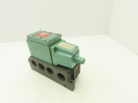 Numatics 34SAD415K013A Solenoid Valve w/ Manifold Block 120V 150 PSI 1/2" NPT