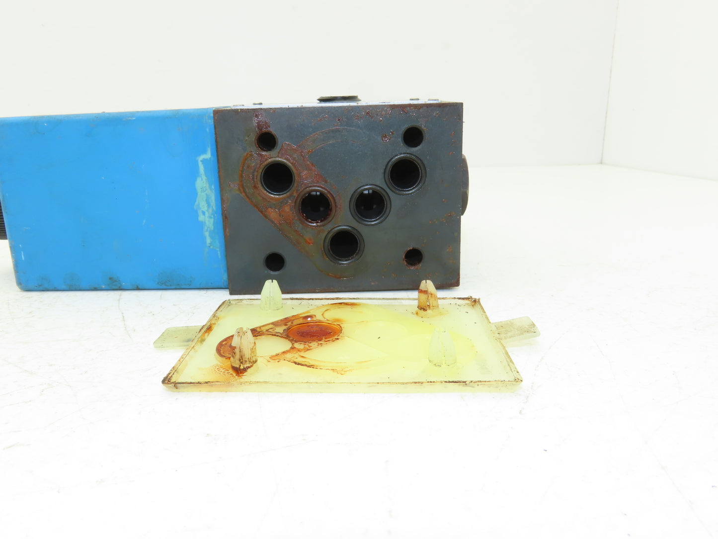 Vickers PA5DG4S4W-012A-H-60 Hydraulic Directional Control Pilot Valve 24vdc