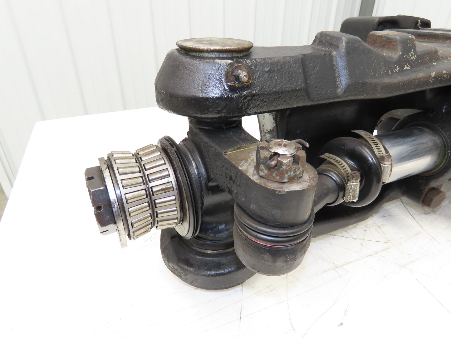 Hyster E60Z-33 Electric Forklift Rear Axle Dual Hydraulic Steering Assembly