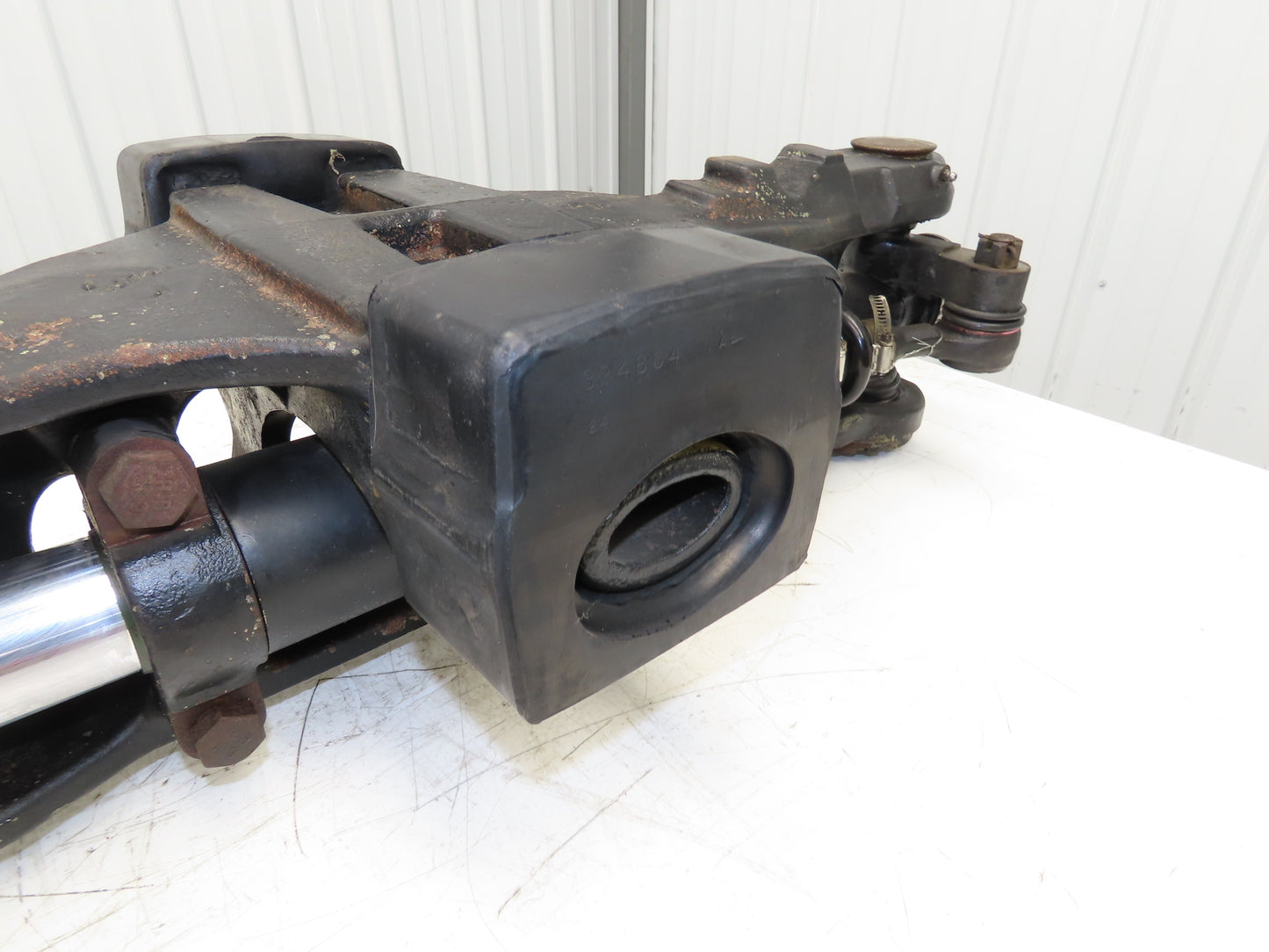Hyster E60Z-33 Electric Forklift Rear Axle Dual Hydraulic Steering Assembly