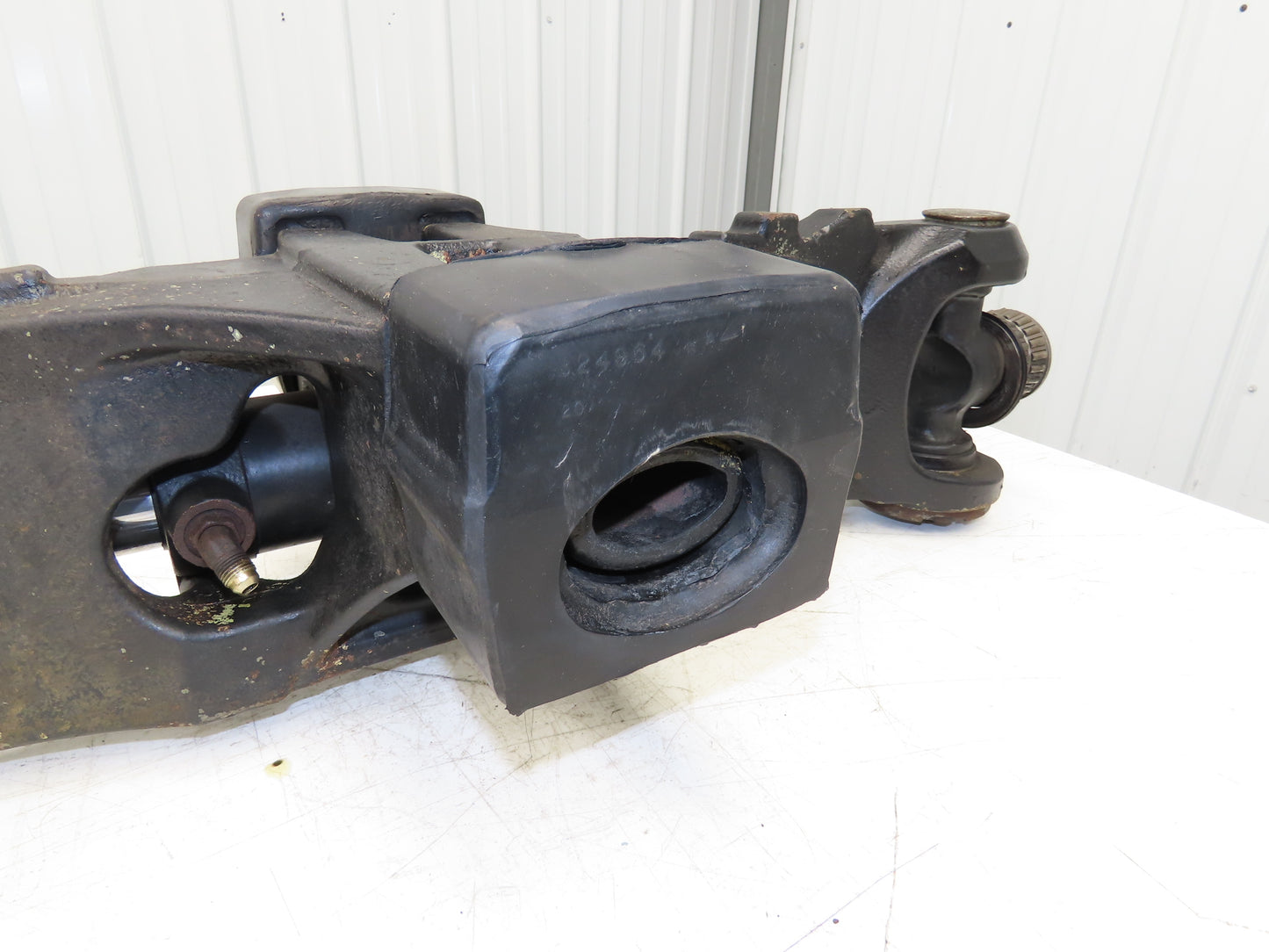 Hyster E60Z-33 Electric Forklift Rear Axle Dual Hydraulic Steering Assembly