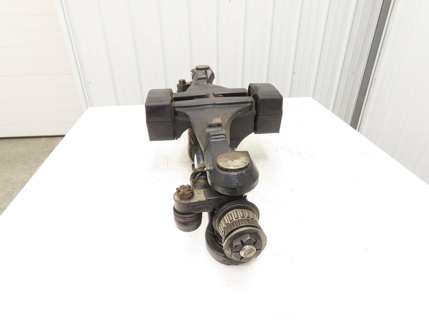 Hyster E60Z-33 Electric Forklift Rear Axle Dual Hydraulic Steering Assembly