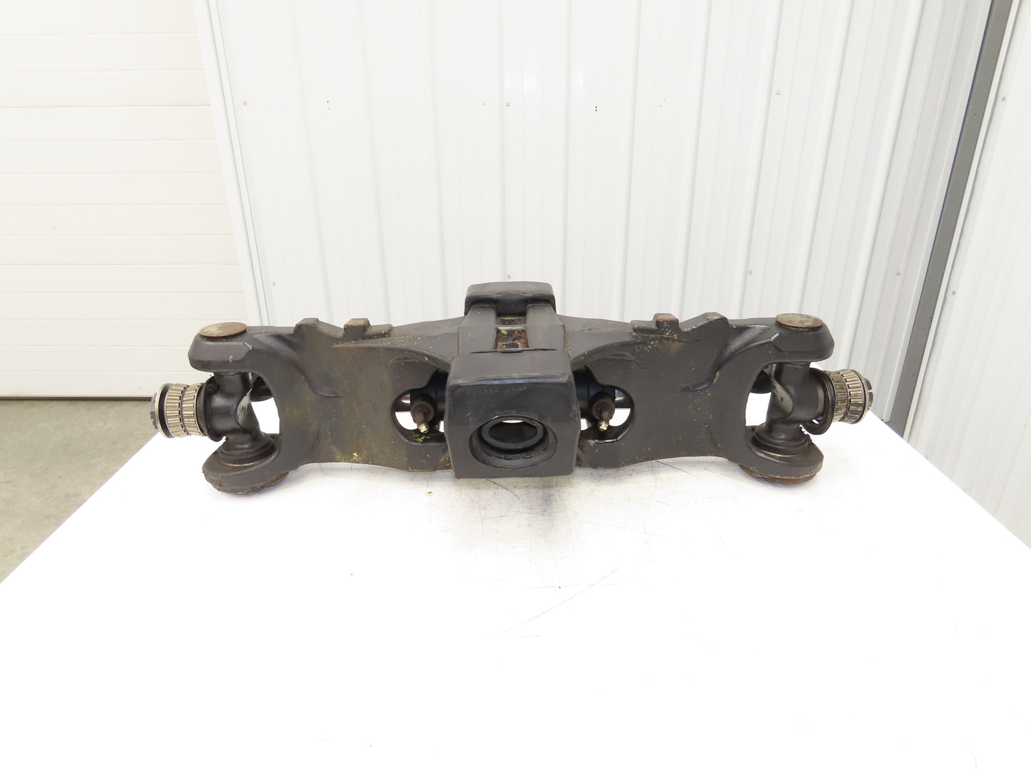 Hyster E60Z-33 Electric Forklift Rear Axle Dual Hydraulic Steering Assembly