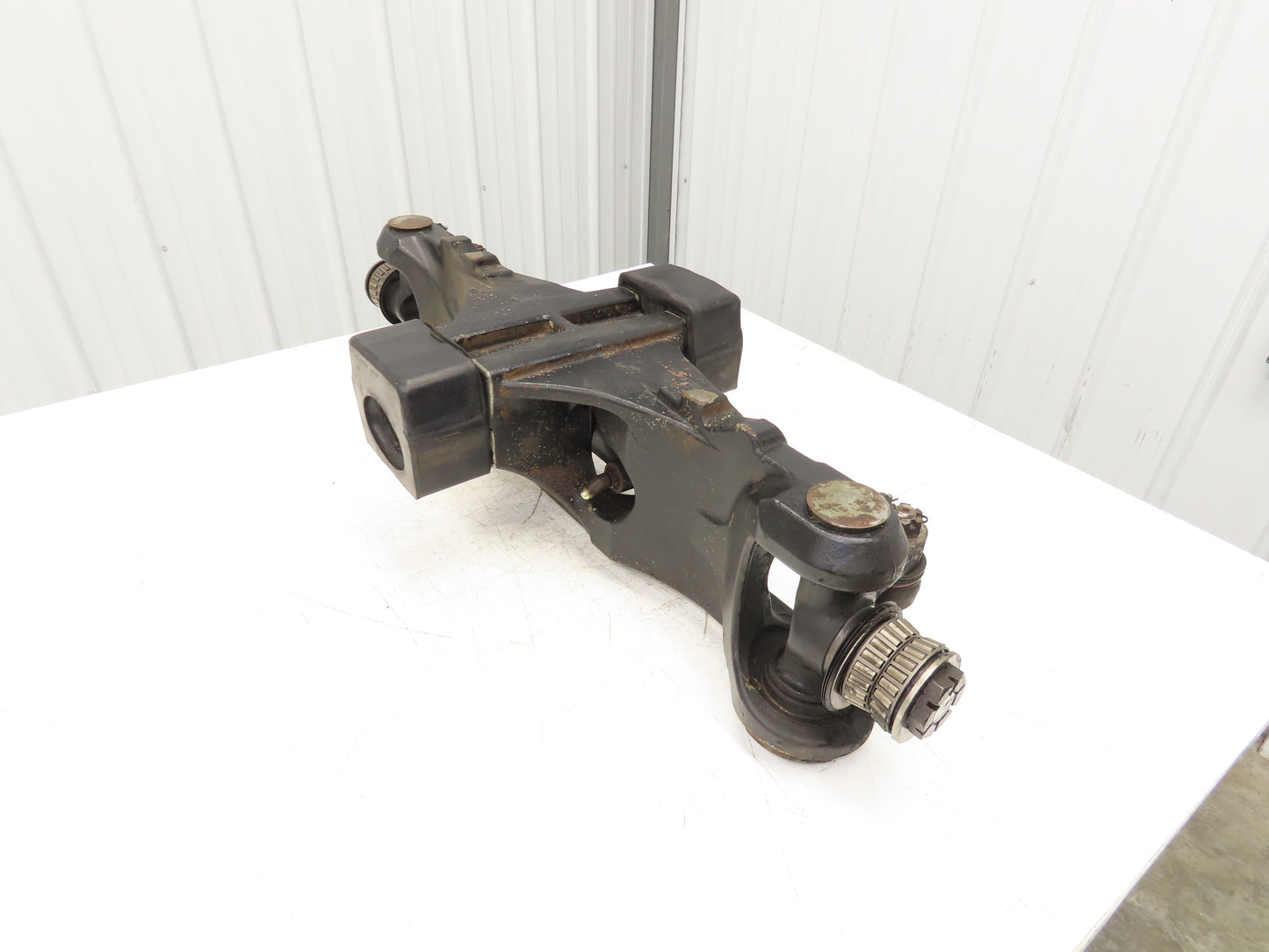 Hyster E60Z-33 Electric Forklift Rear Axle Dual Hydraulic Steering Assembly