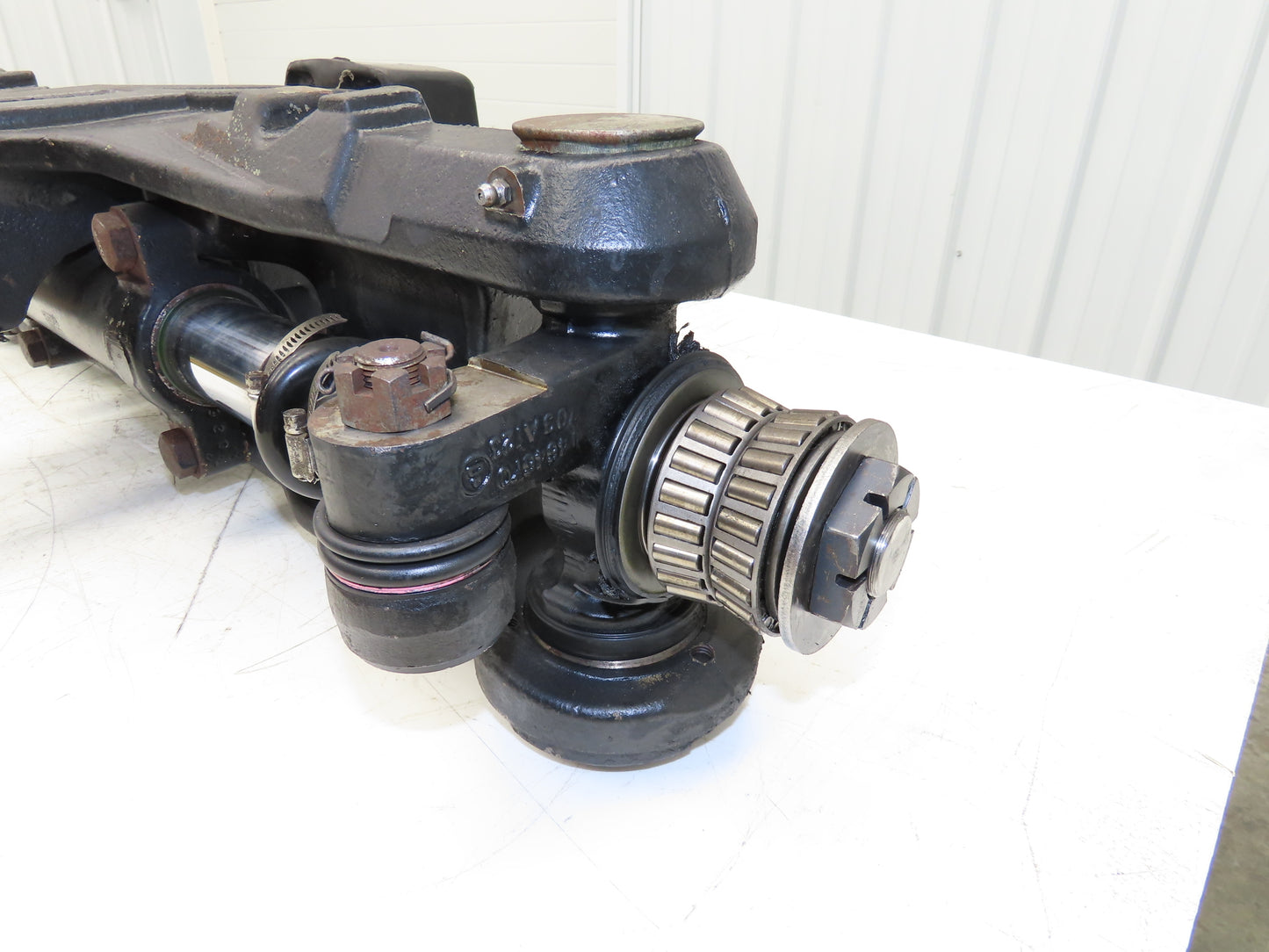 Hyster E60Z-33 Electric Forklift Rear Axle Dual Hydraulic Steering Assembly