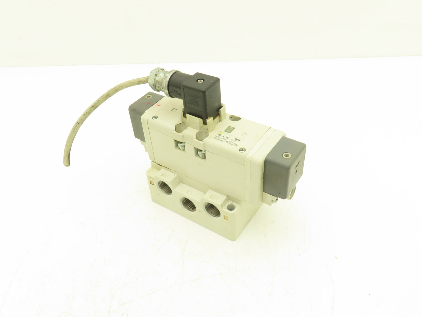 SMC VQ7-8-FHG-D-3Z Pneumatic Solenoid Valve 24VDC 1/2" Manifold