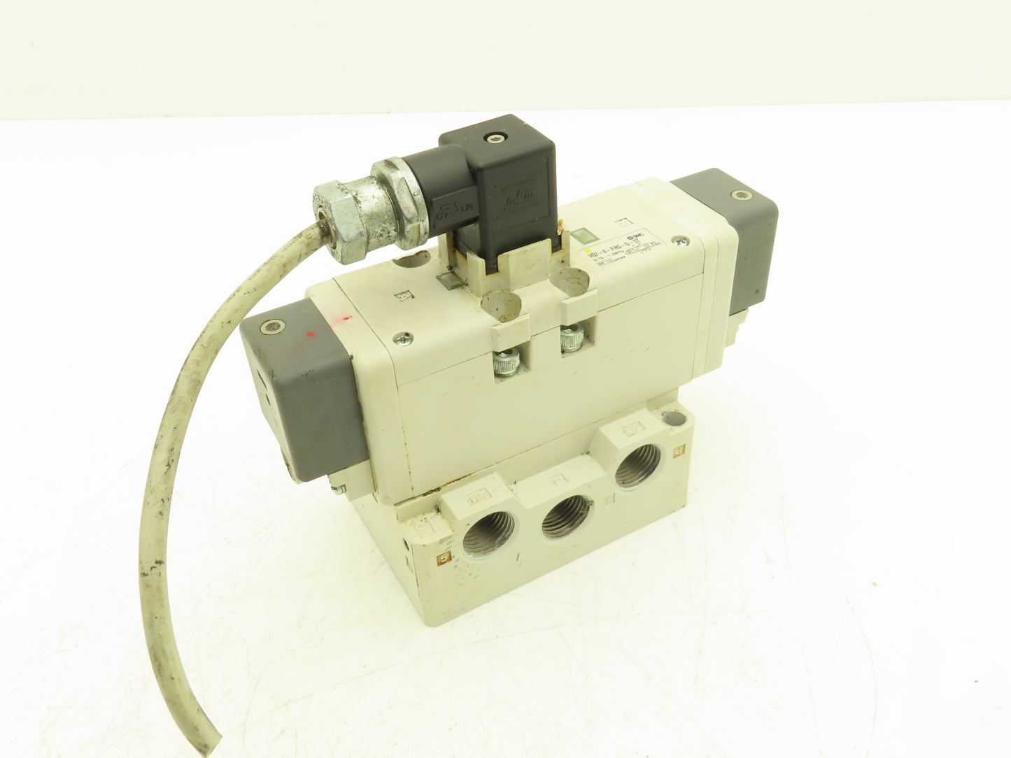 SMC VQ7-8-FHG-D-3Z Pneumatic Solenoid Valve 24VDC 1/2" Manifold