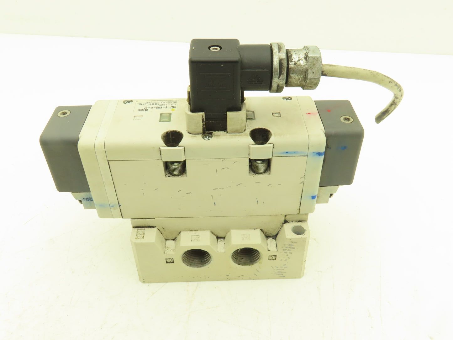 SMC VQ7-8-FHG-D-3Z Pneumatic Solenoid Valve 24VDC 1/2" Manifold
