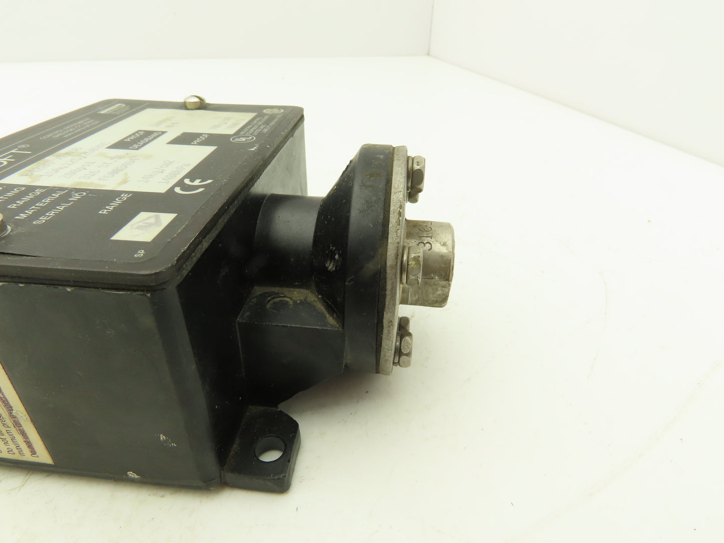 Ashcroft B428S XFM6B Pressure Control Switch 200 PSI Proof 1000 125/250 1/4"NPT