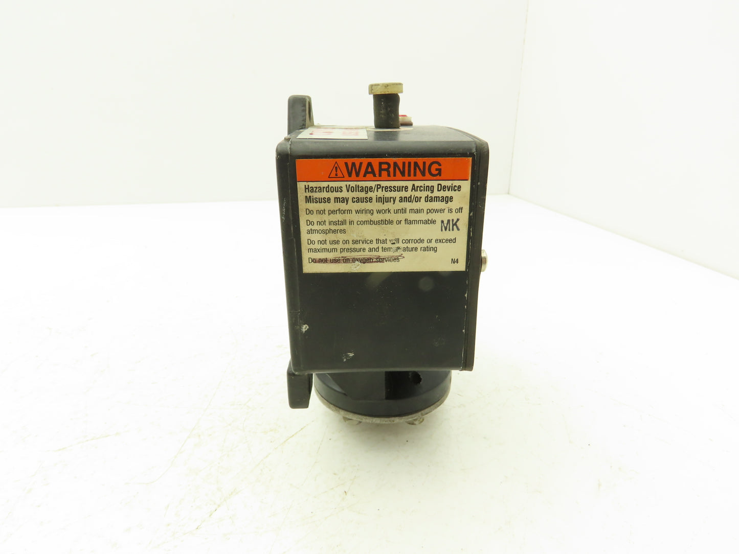 Ashcroft B428S XFM6B Pressure Control Switch 200 PSI Proof 1000 125/250 1/4"NPT