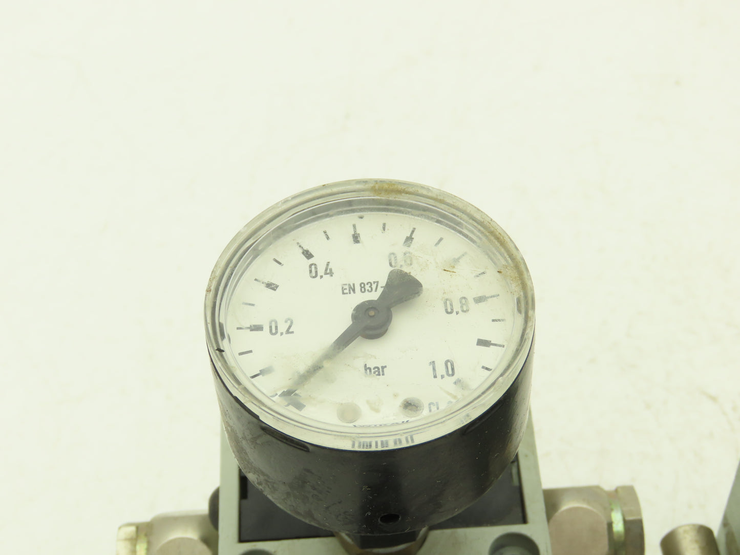 Numatics R22KG021 Pneumatic Air Pressure Regulator 1/4" NPT Ports Gauge Lot of 6