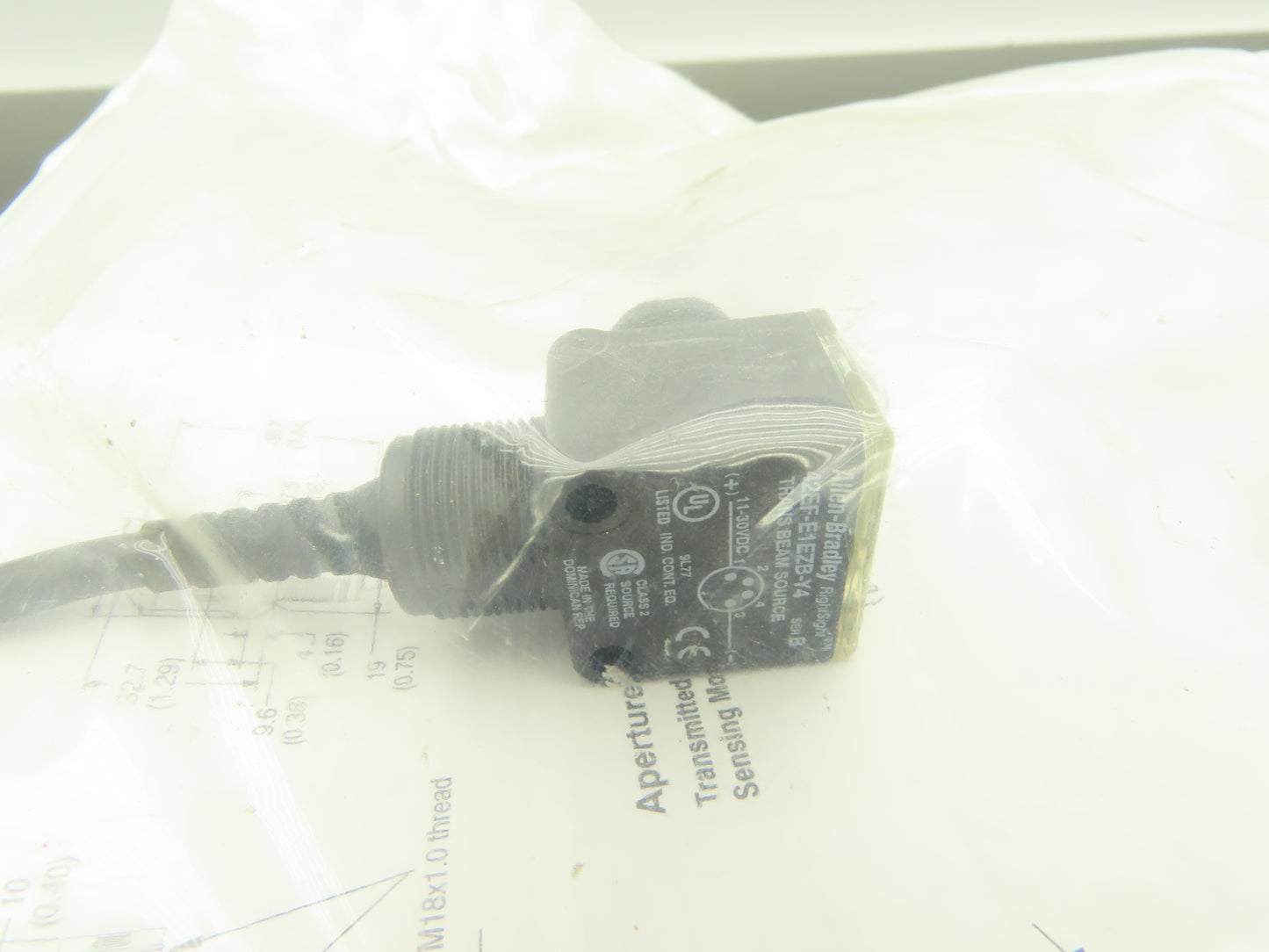 A-B 42EF-E1EZB-Y4 Photoswitch Rightsight Transmitted Beam Source 11-30VDC