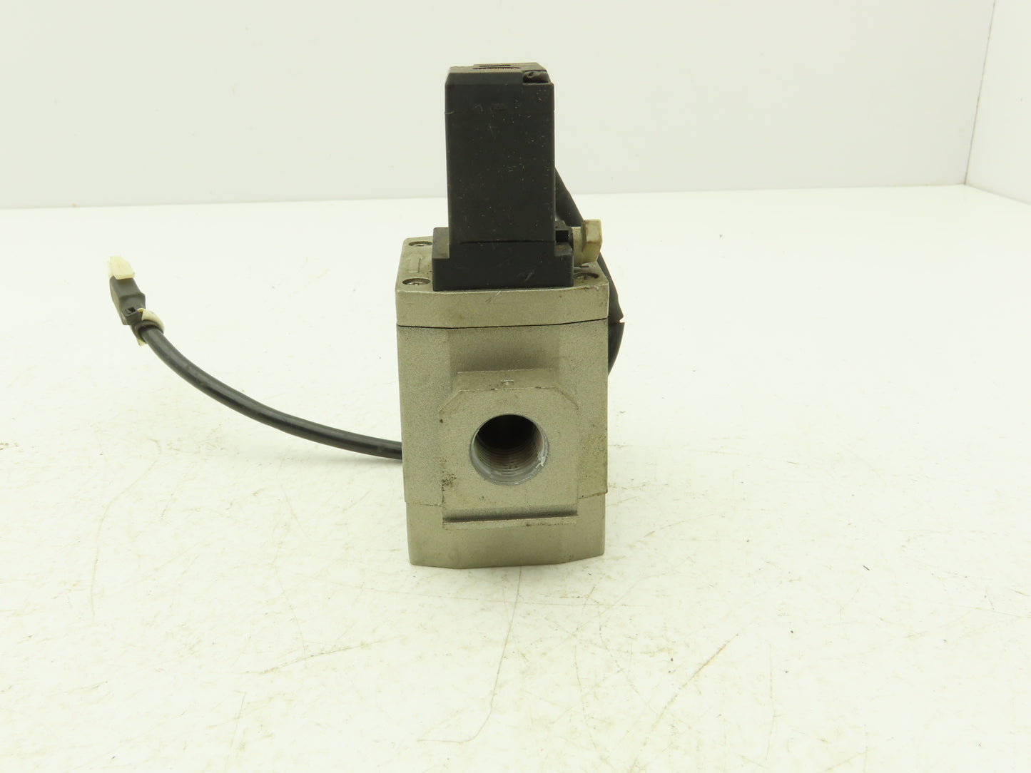SMC AV3000-03-5GSC Pneumatic 2-Way Soft Start Solenoid Valve 24VDC 3/8" NPT