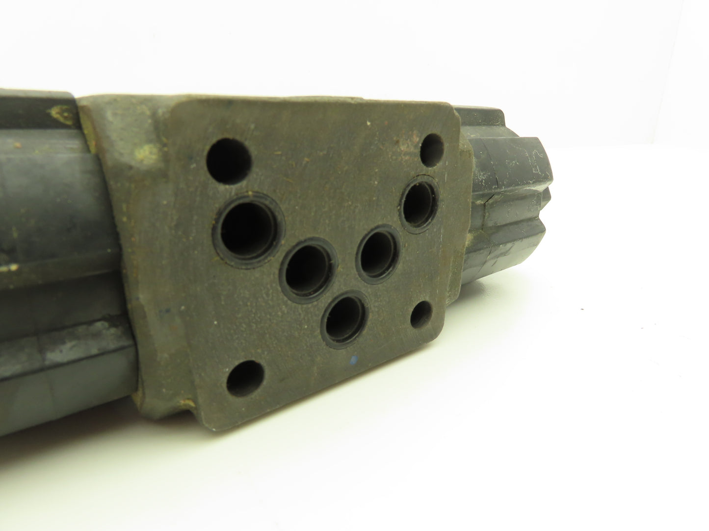 Nachi Hydraulic Directional Control Solenoid Valve 115VAC