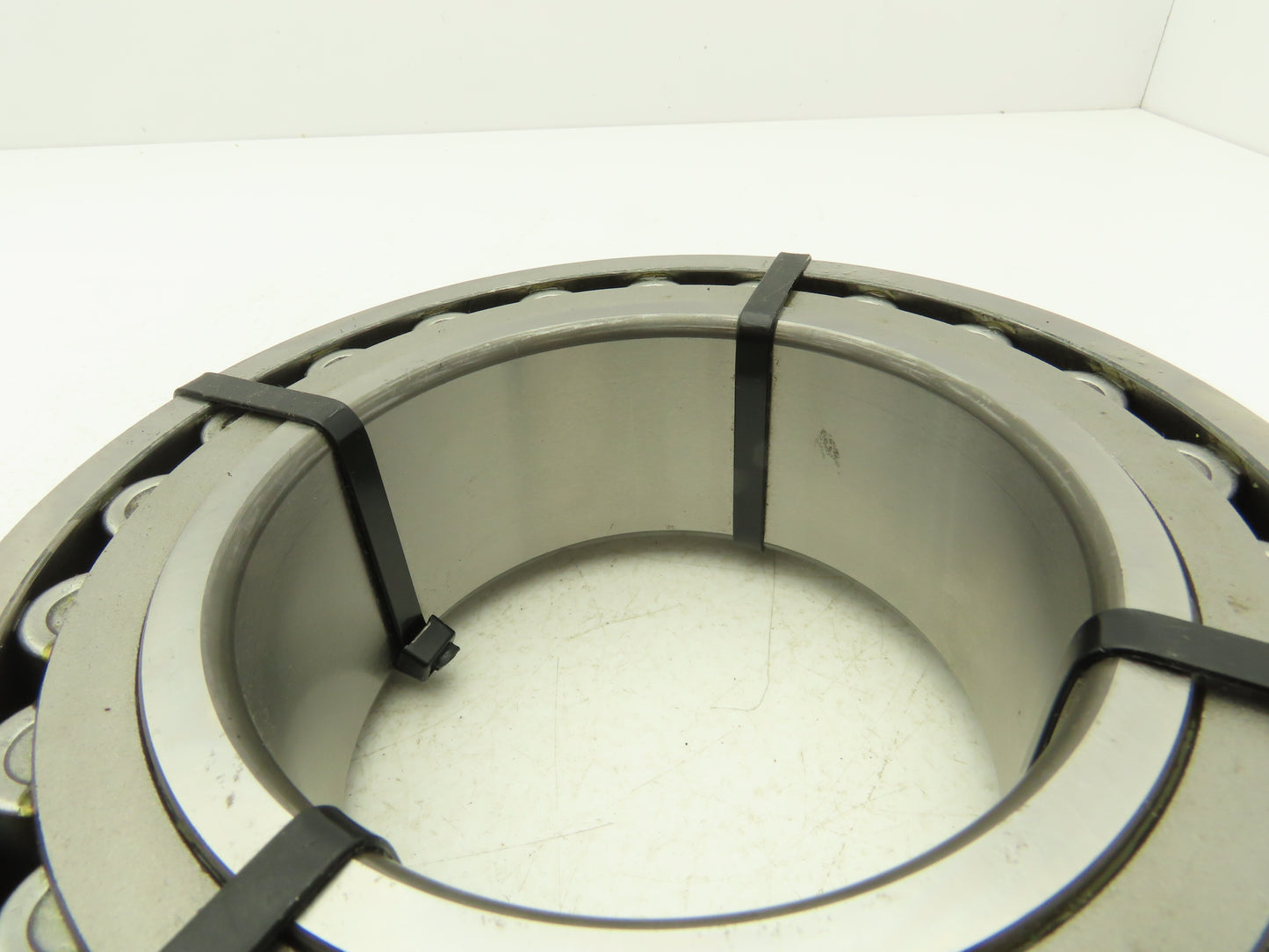 Nachi 23124E W33C3 Spherical Roller Bearing 120mm ID x 200mm OD x 62mm Width