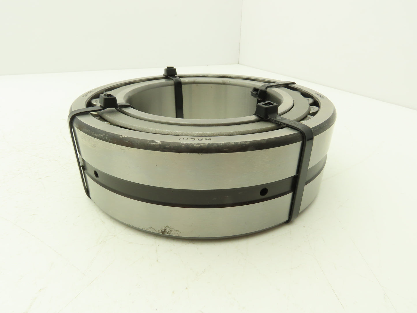 Nachi 23124E W33C3 Spherical Roller Bearing 120mm ID x 200mm OD x 62mm Width