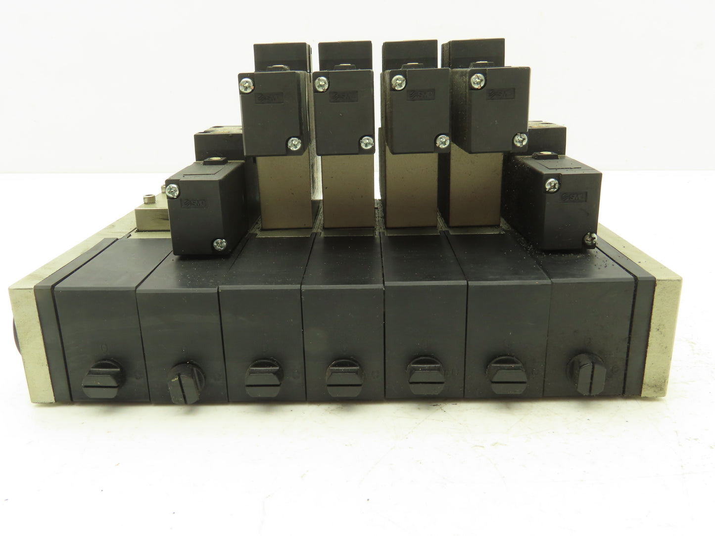 SMC VFS2600-5FZZ Pneumatic 7-Station Solenoid Valve Manifold Assembly 24VDC