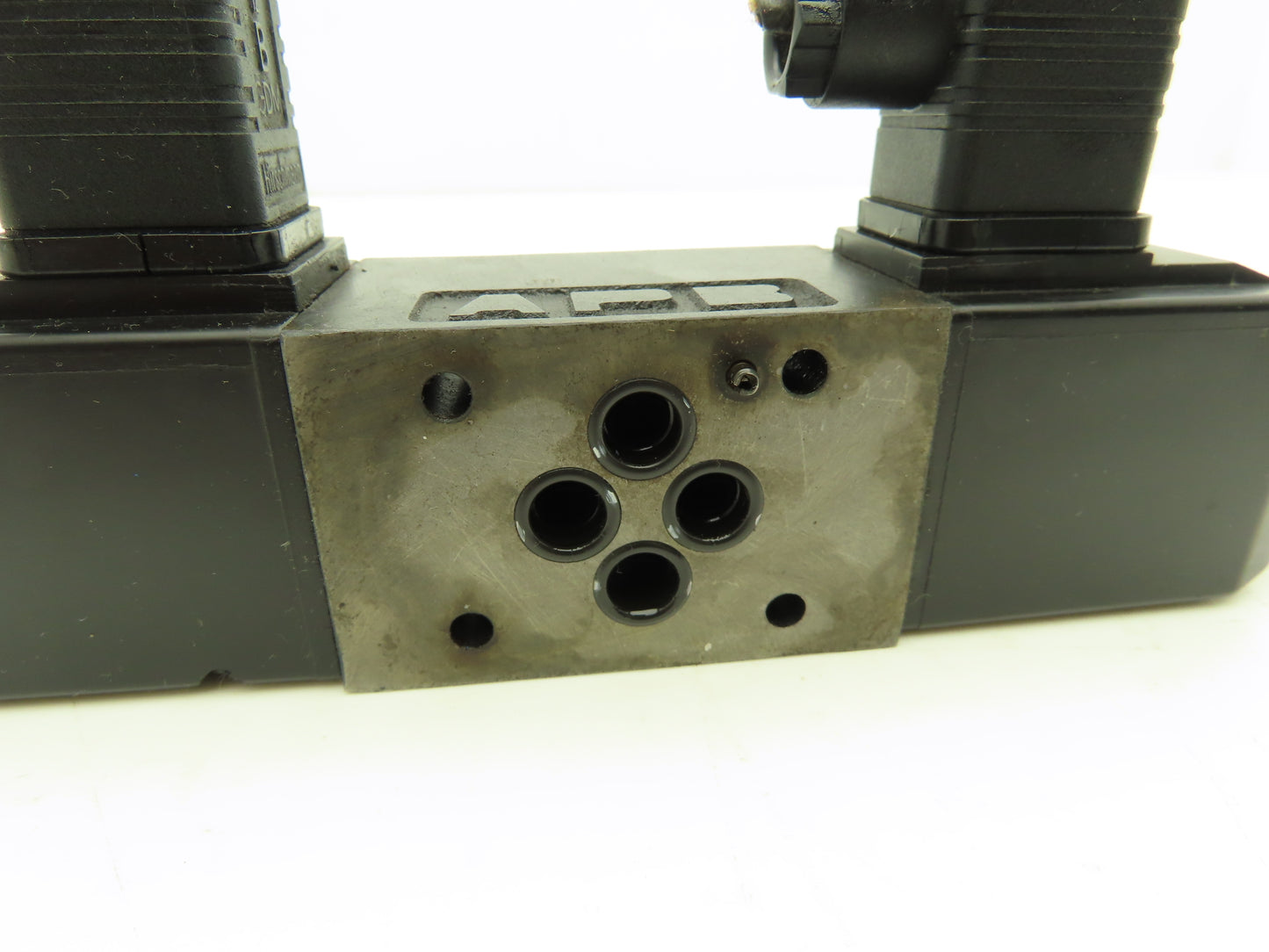 Vickers DG4V-3S-2C-M-U-H5-60 Hydraulic Directional Control Solenoid Valve 24VDC