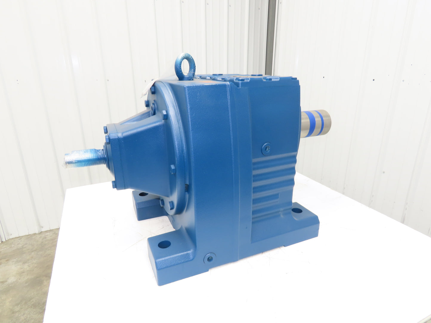 Sew Eurodrive R147 AD6 Inline Helical Gearbox 46.65 Reducer 38 RPM 115100 In-Lb
